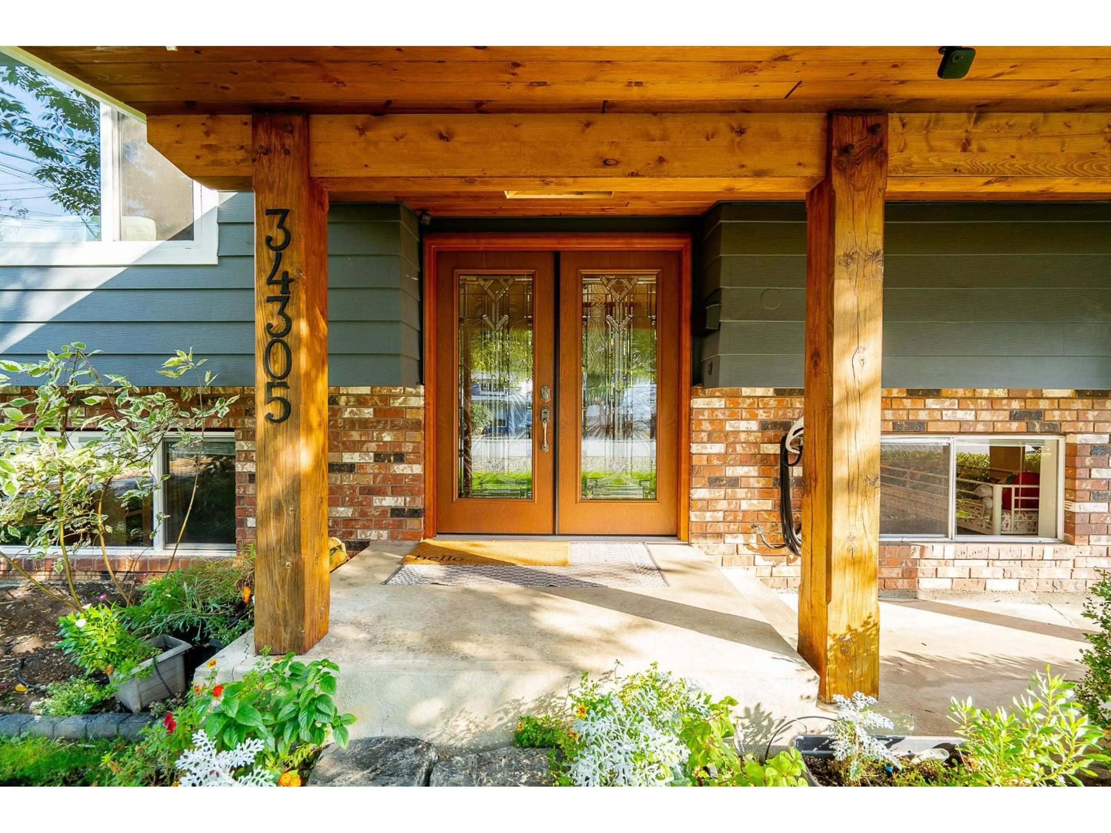 Indoor entryway for 34305 LARCH, Abbotsford British Columbia V2S2P7