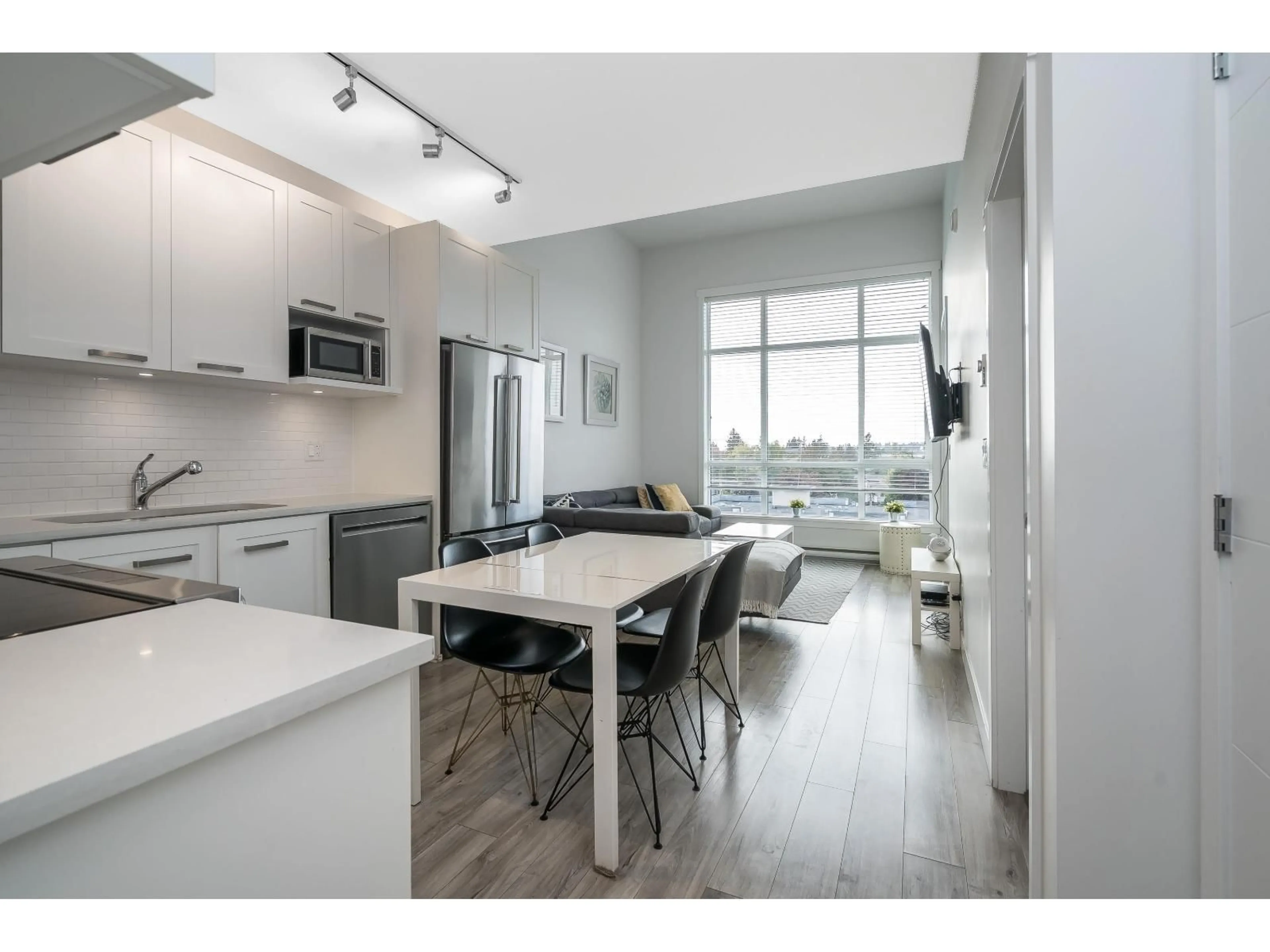 Open concept kitchen, unknown for 515 - 5638 201A, Langley British Columbia V3A0L8