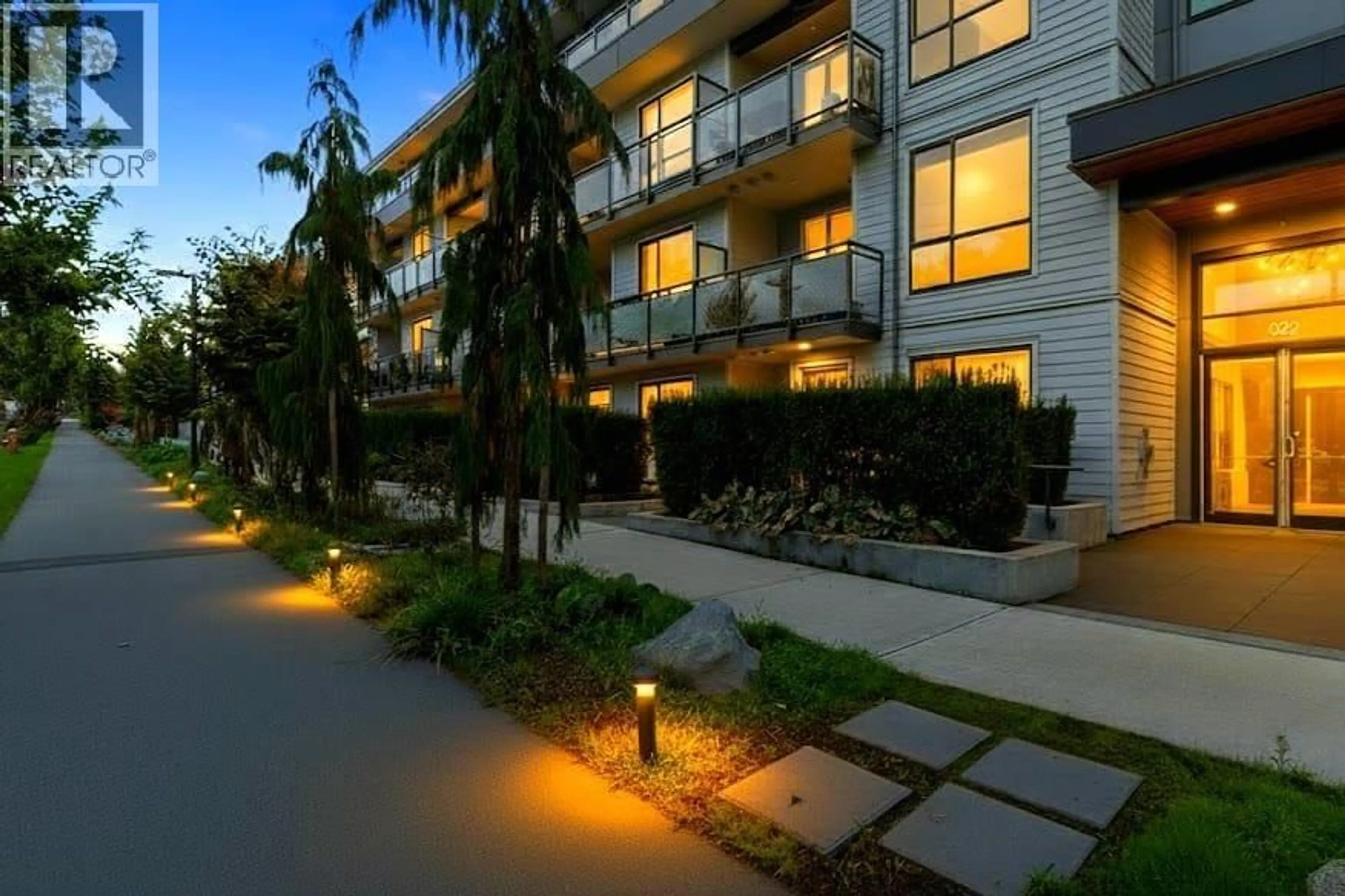 Patio, unknown for 104 - 625 E 3RD STREET, North Vancouver British Columbia V7L1G6