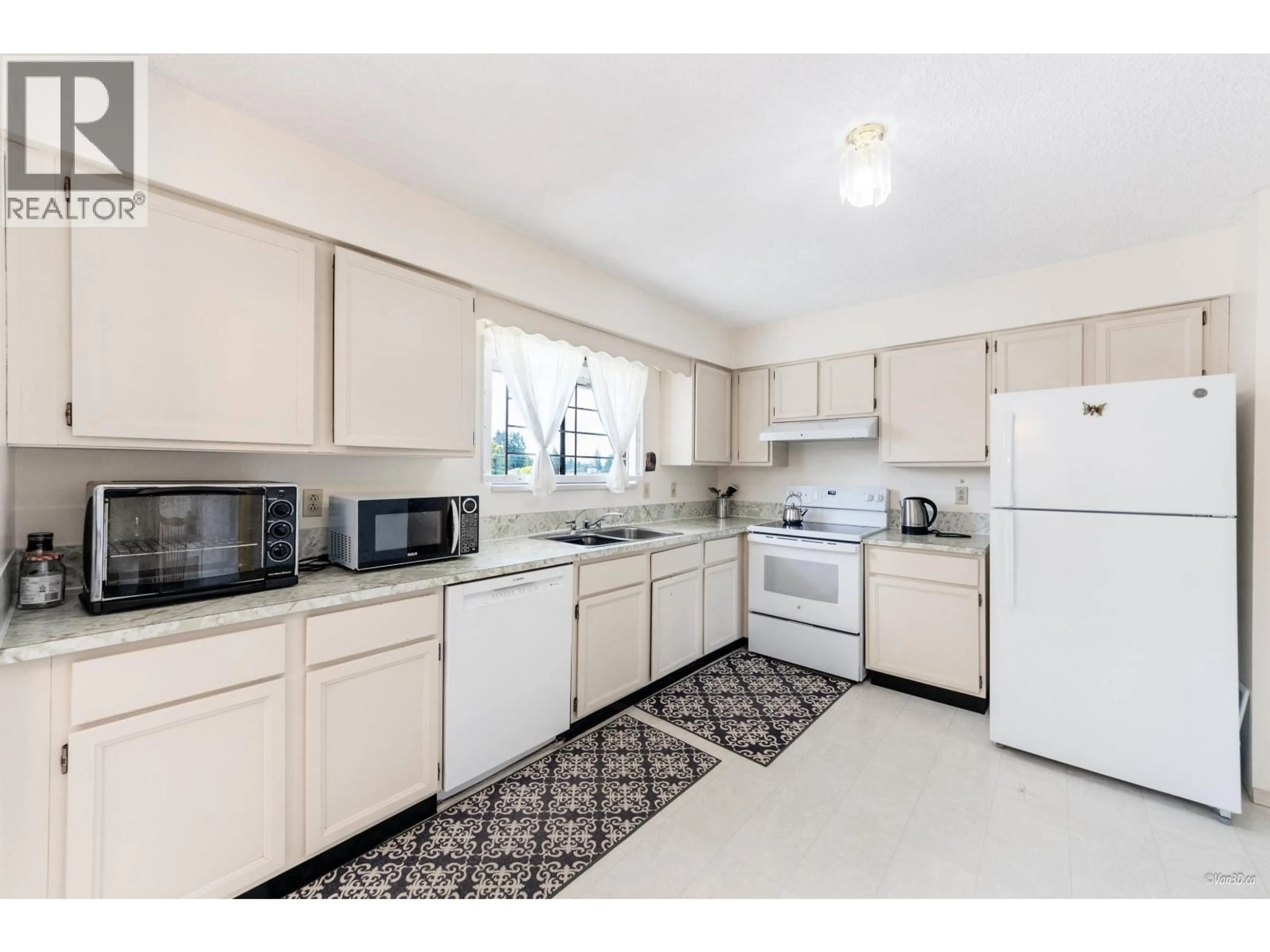 Standard kitchen, ceramic/tile floor for 1632 COMO LAKE AVENUE, Coquitlam British Columbia V3J3P6