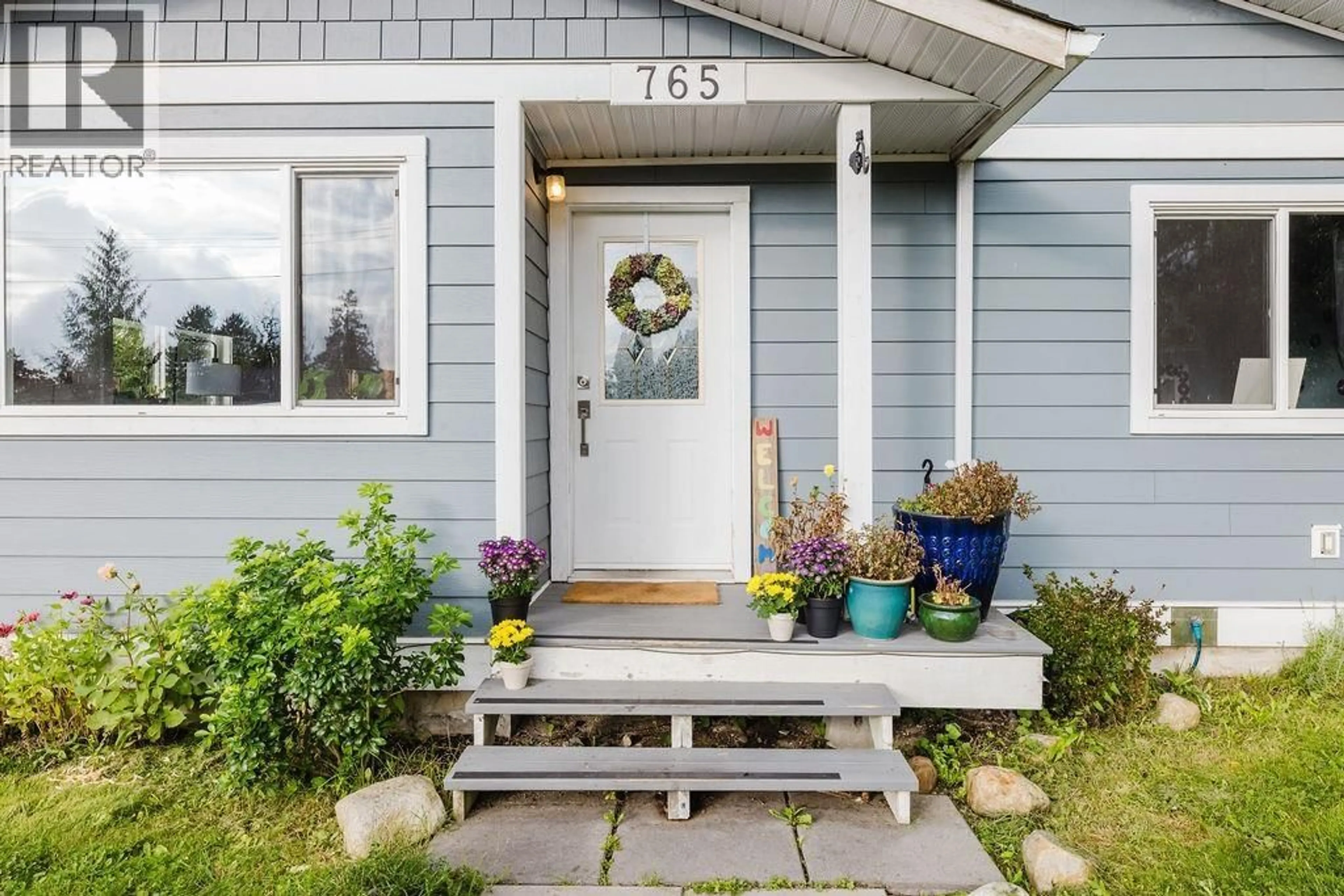 Indoor entryway for 765 CASCADE CRESCENT, Gibsons British Columbia V0N1V9