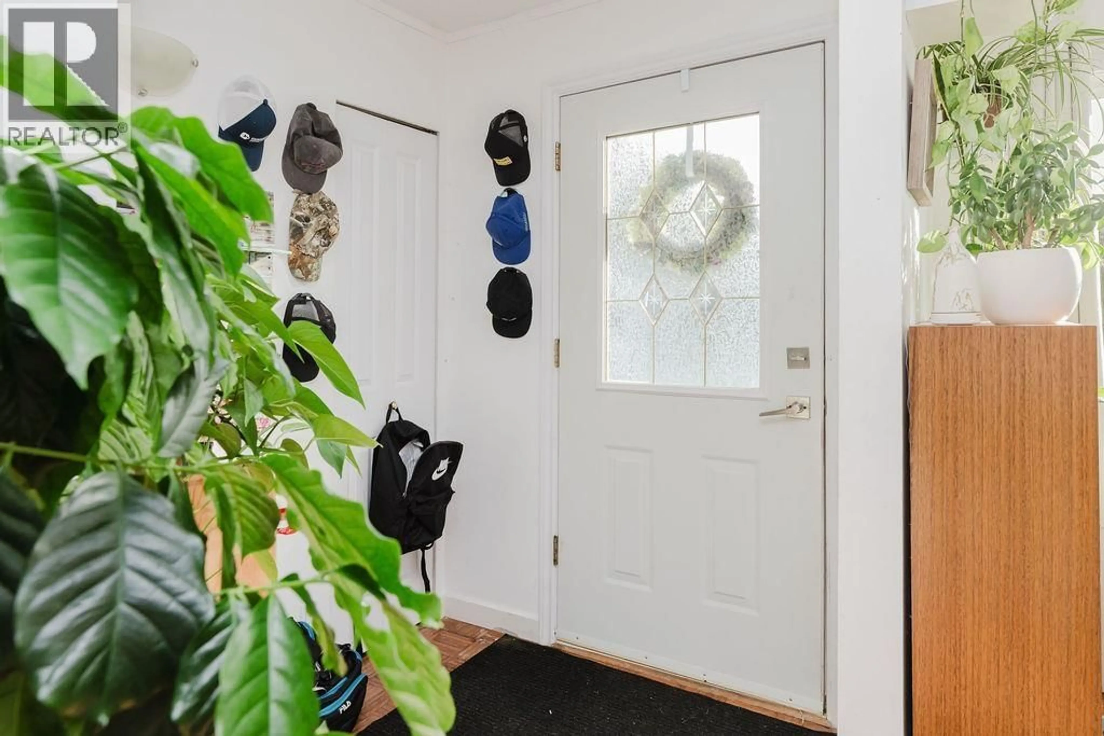 Indoor entryway for 765 CASCADE CRESCENT, Gibsons British Columbia V0N1V9