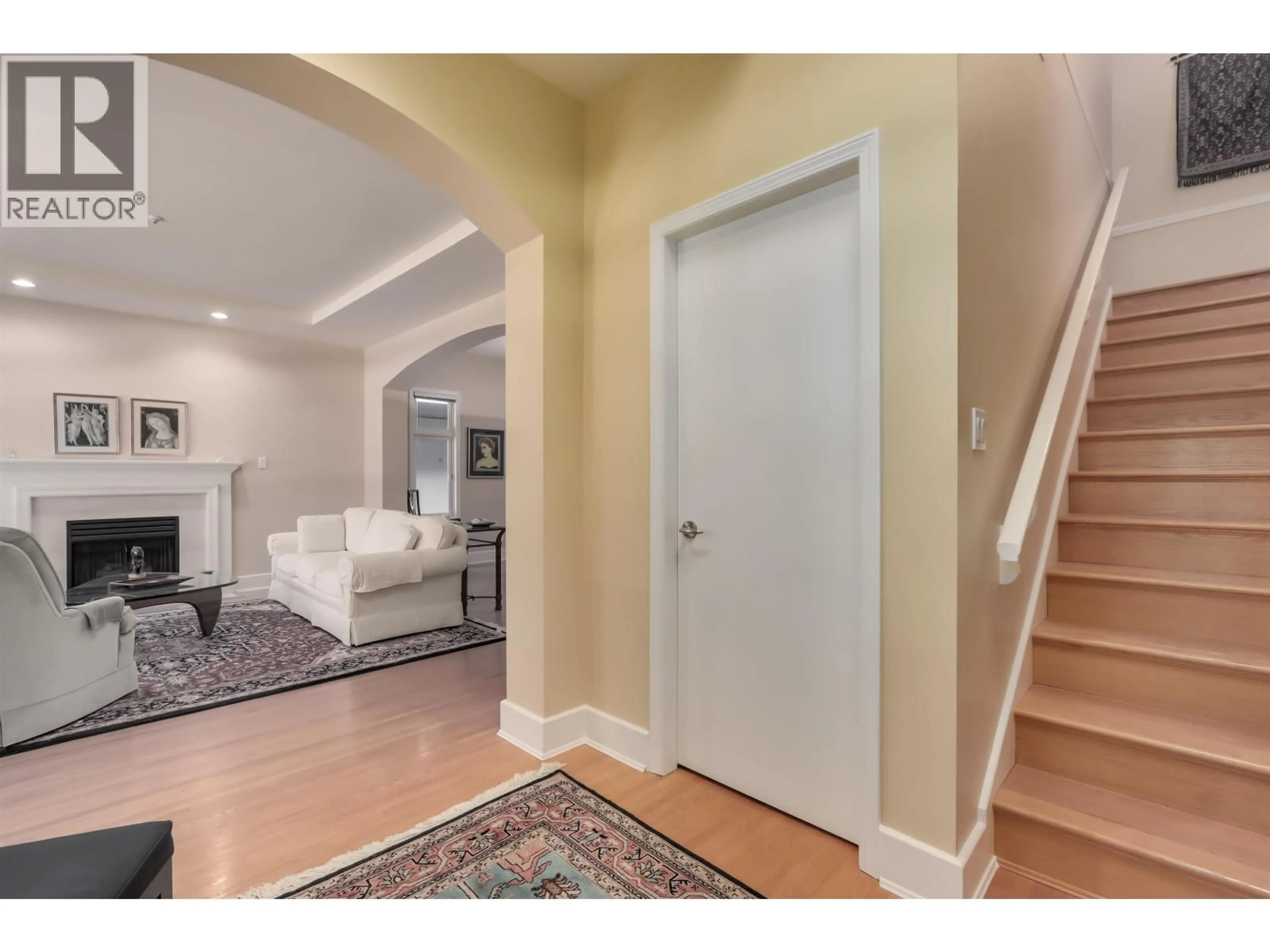 Indoor entryway for 4543 11TH AVENUE, Vancouver British Columbia V6R2M5