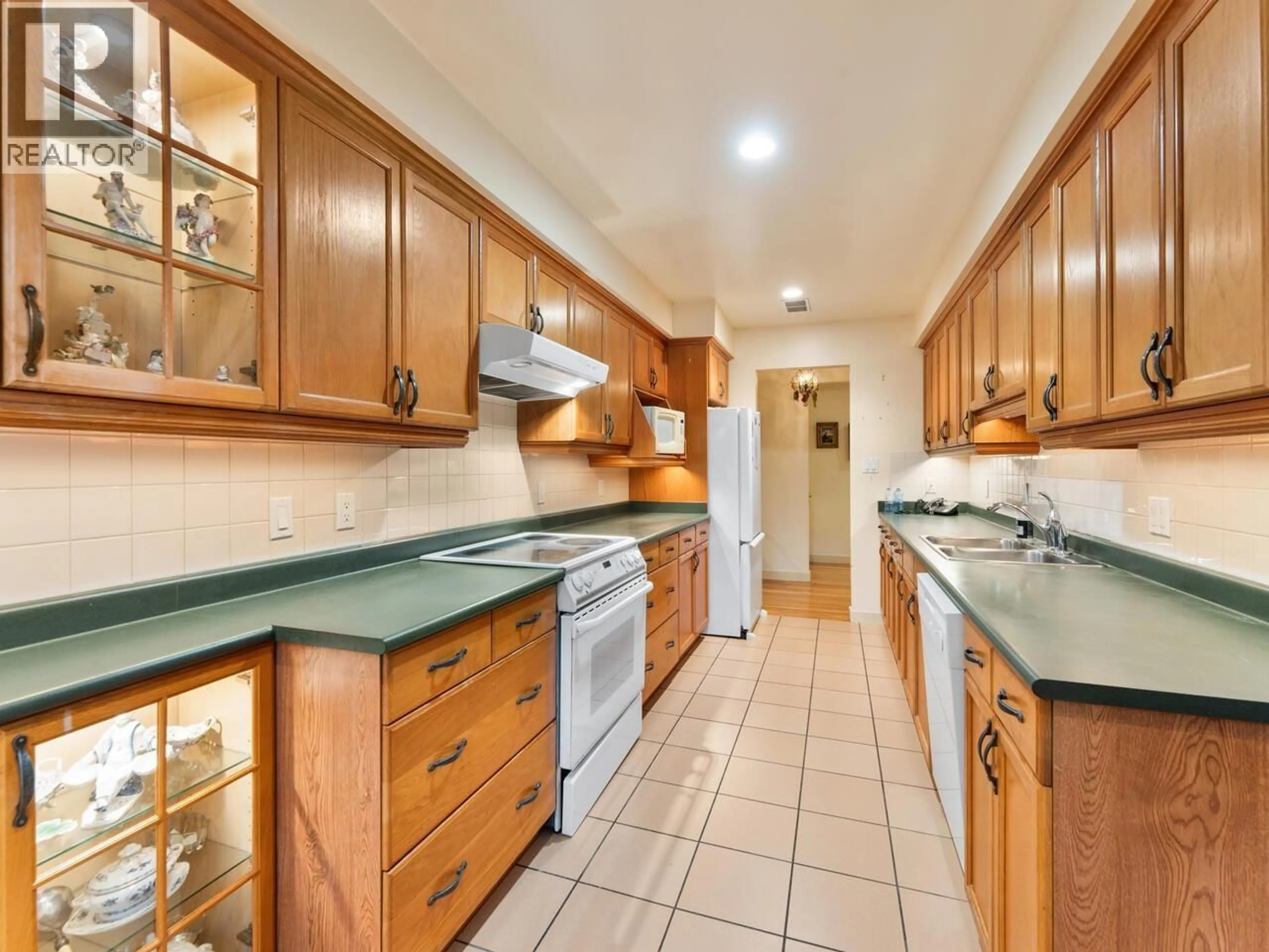 Standard kitchen, ceramic/tile floor for 201 - 1695 W 10TH AVENUE, Vancouver British Columbia V6J2A2