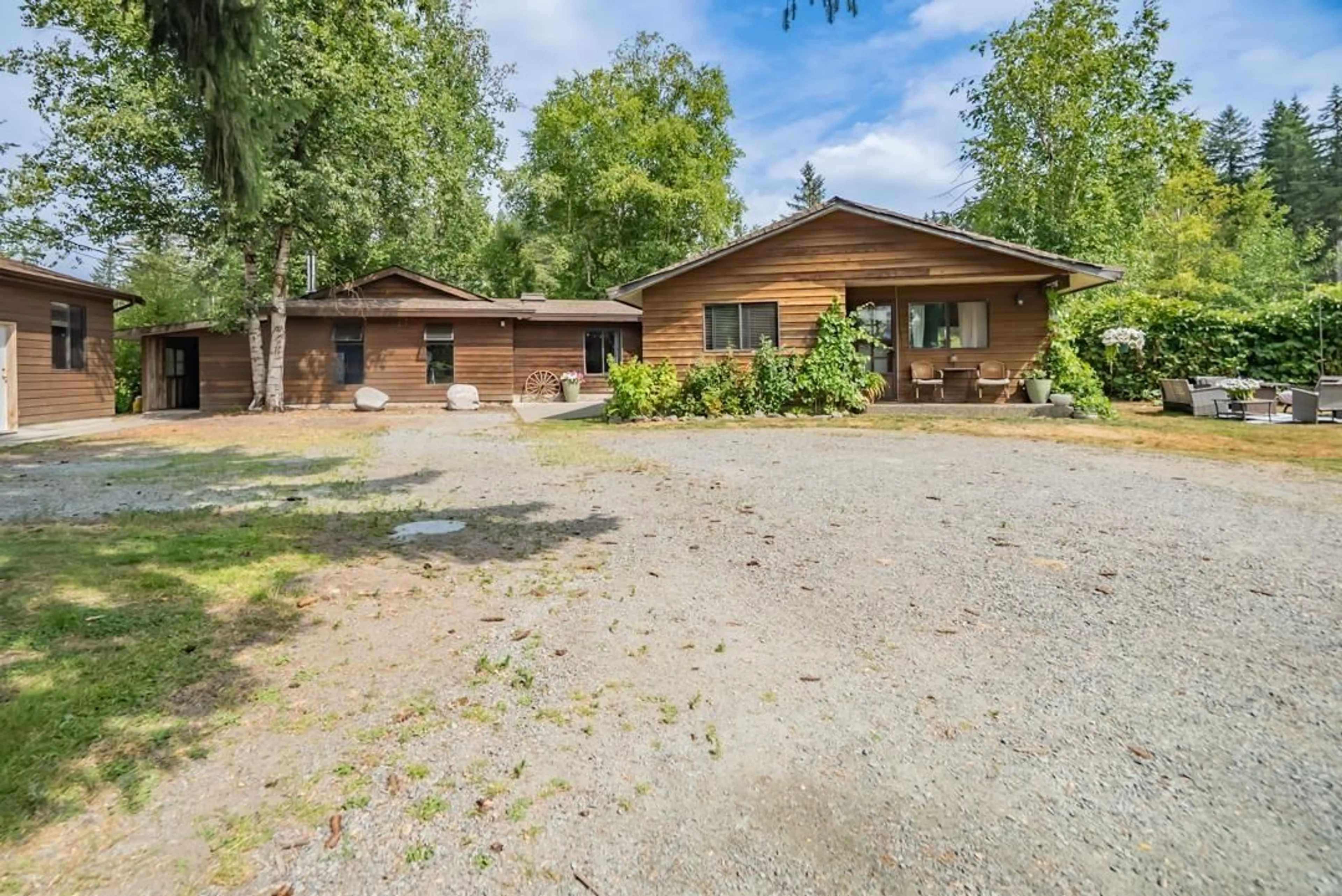 A pic from outside/outdoor area/front of a property/back of a property/a pic from drone, street for 26559 58, Langley British Columbia V4W1V6