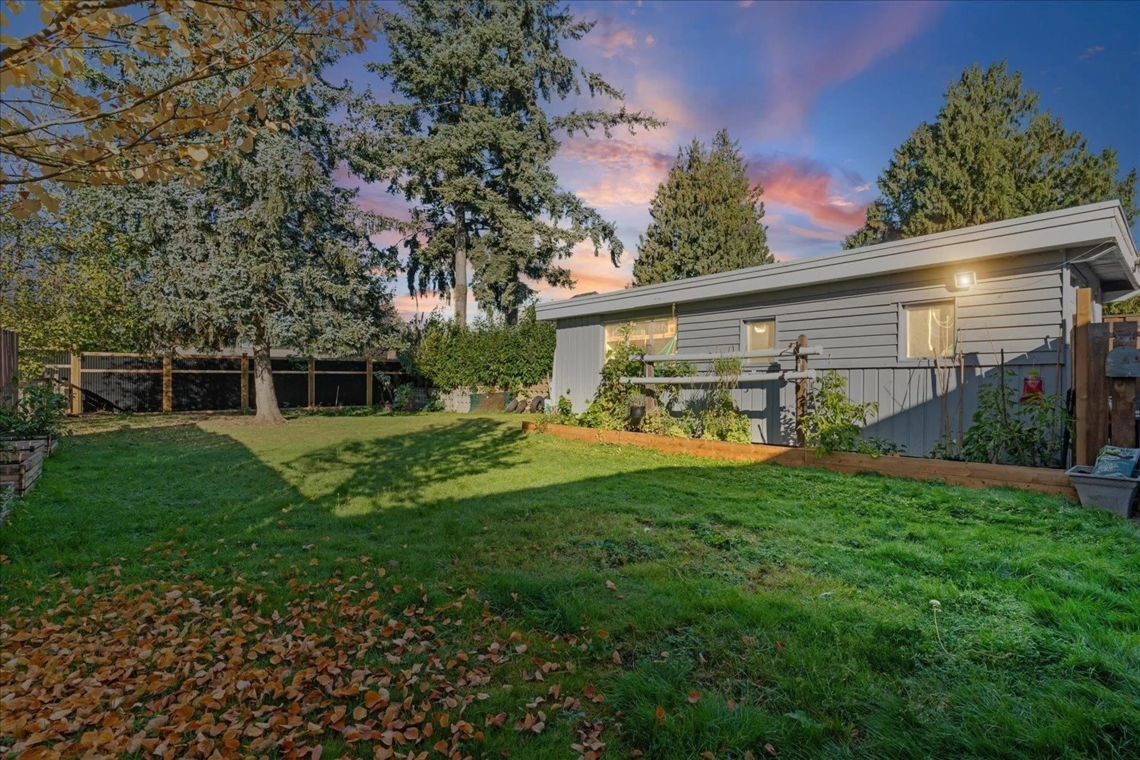A pic from outside/outdoor area/front of a property/back of a property/a pic from drone, unknown for 9395 CARLETON STREET, Chilliwack British Columbia V2P6E1