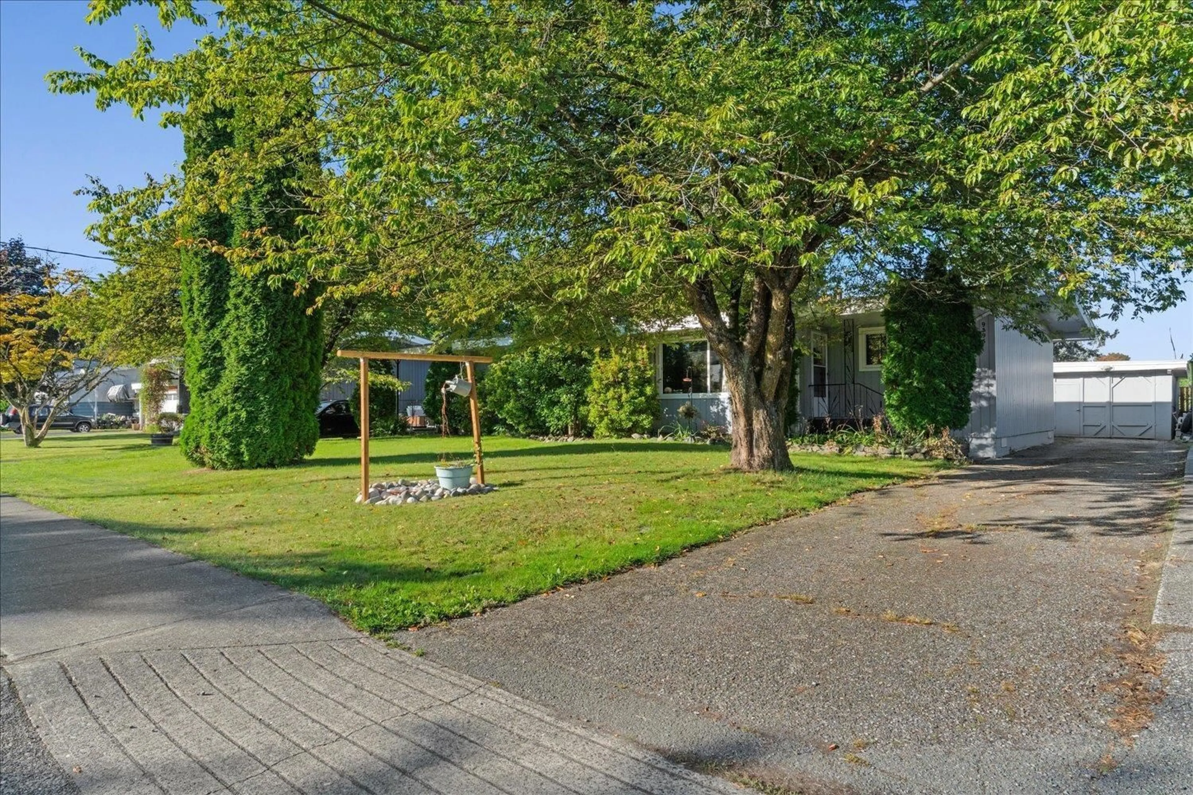 A pic from outside/outdoor area/front of a property/back of a property/a pic from drone, street for 9395 CARLETON STREET, Chilliwack British Columbia V2P6E1