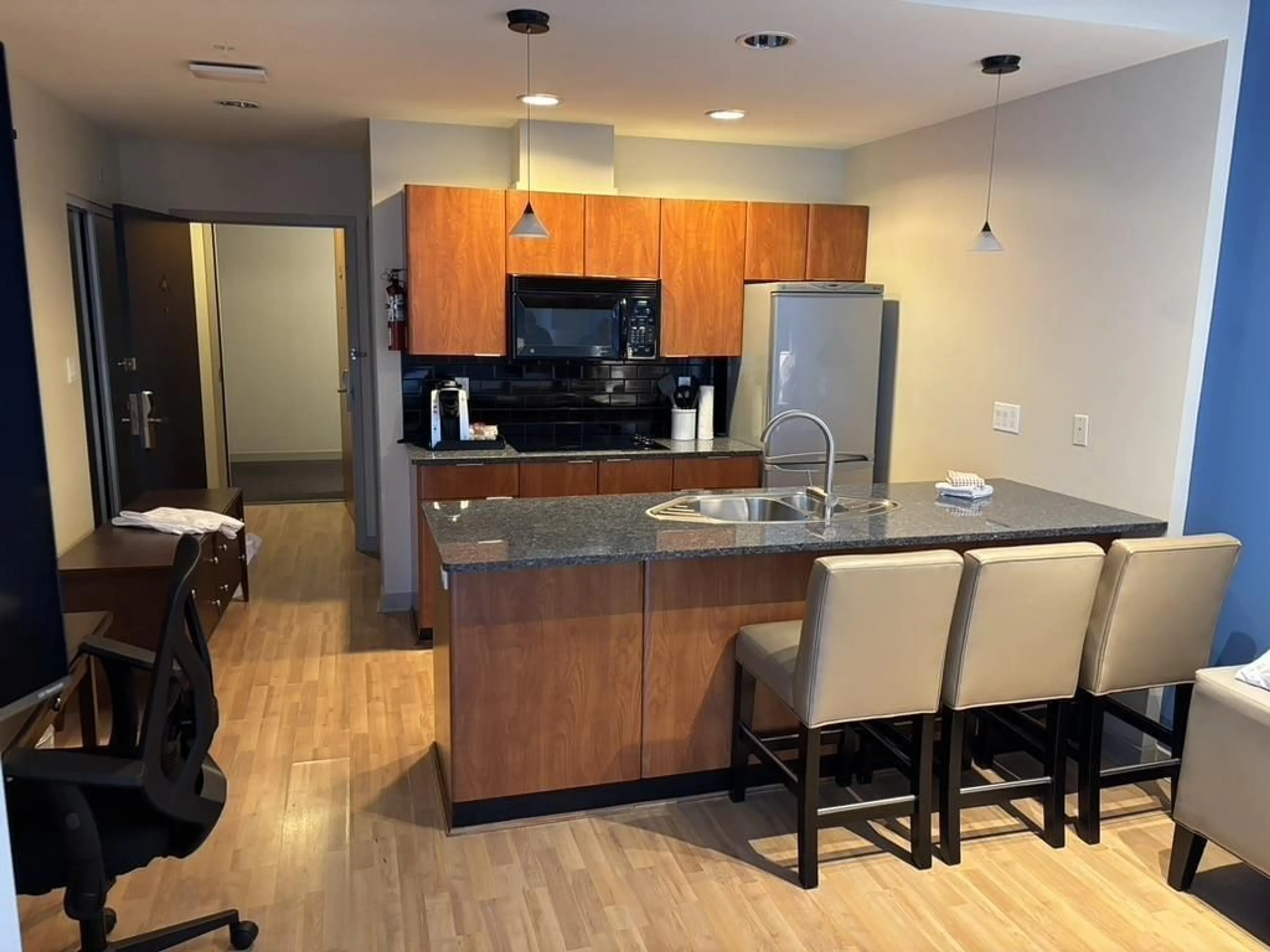 Open concept kitchen, wood/laminate floor for 209 - 15611 MARINE, White Rock British Columbia V4B1E1