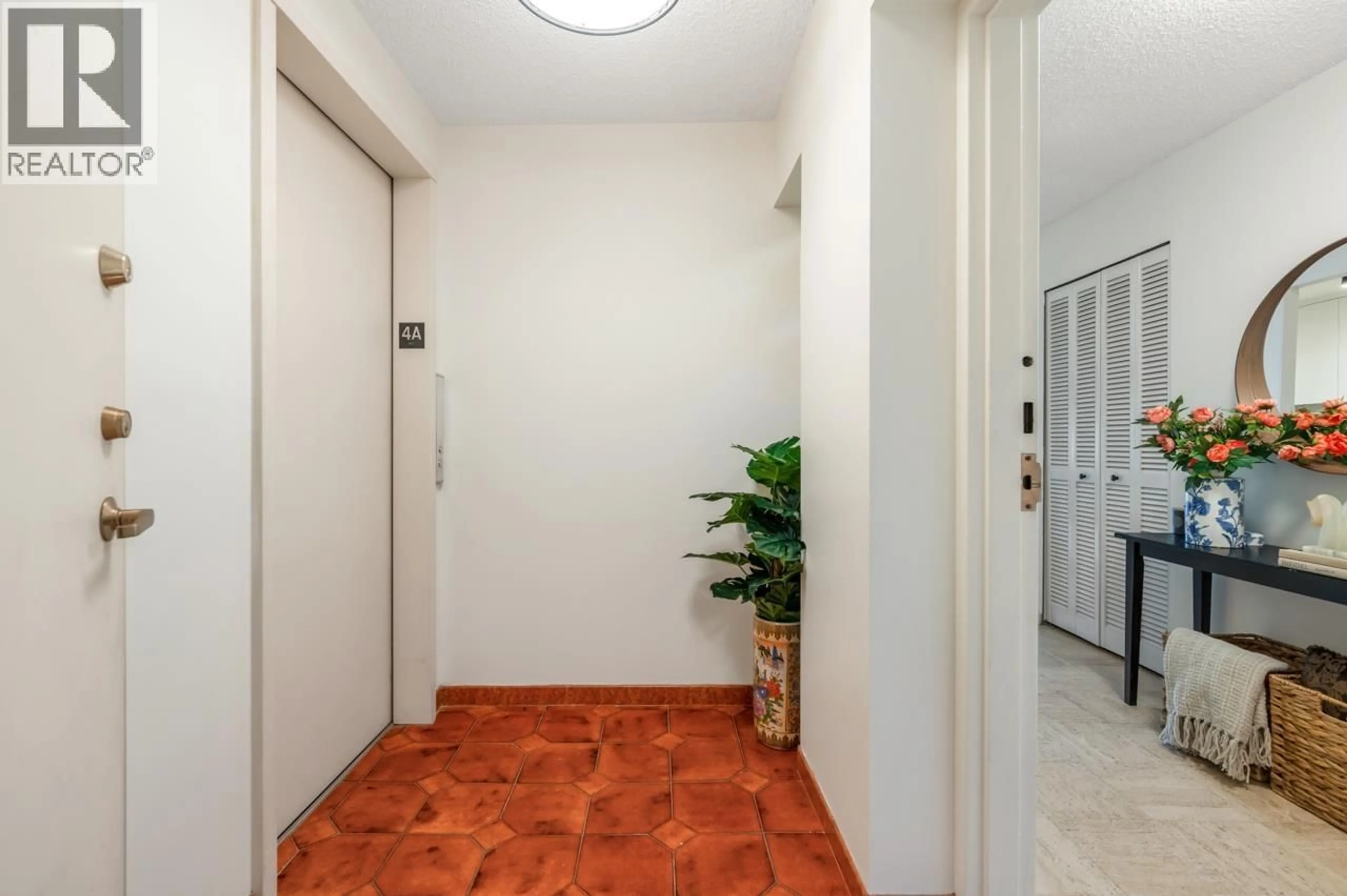 Indoor foyer for 4A - 1568 12TH AVENUE, Vancouver British Columbia V6J2E1