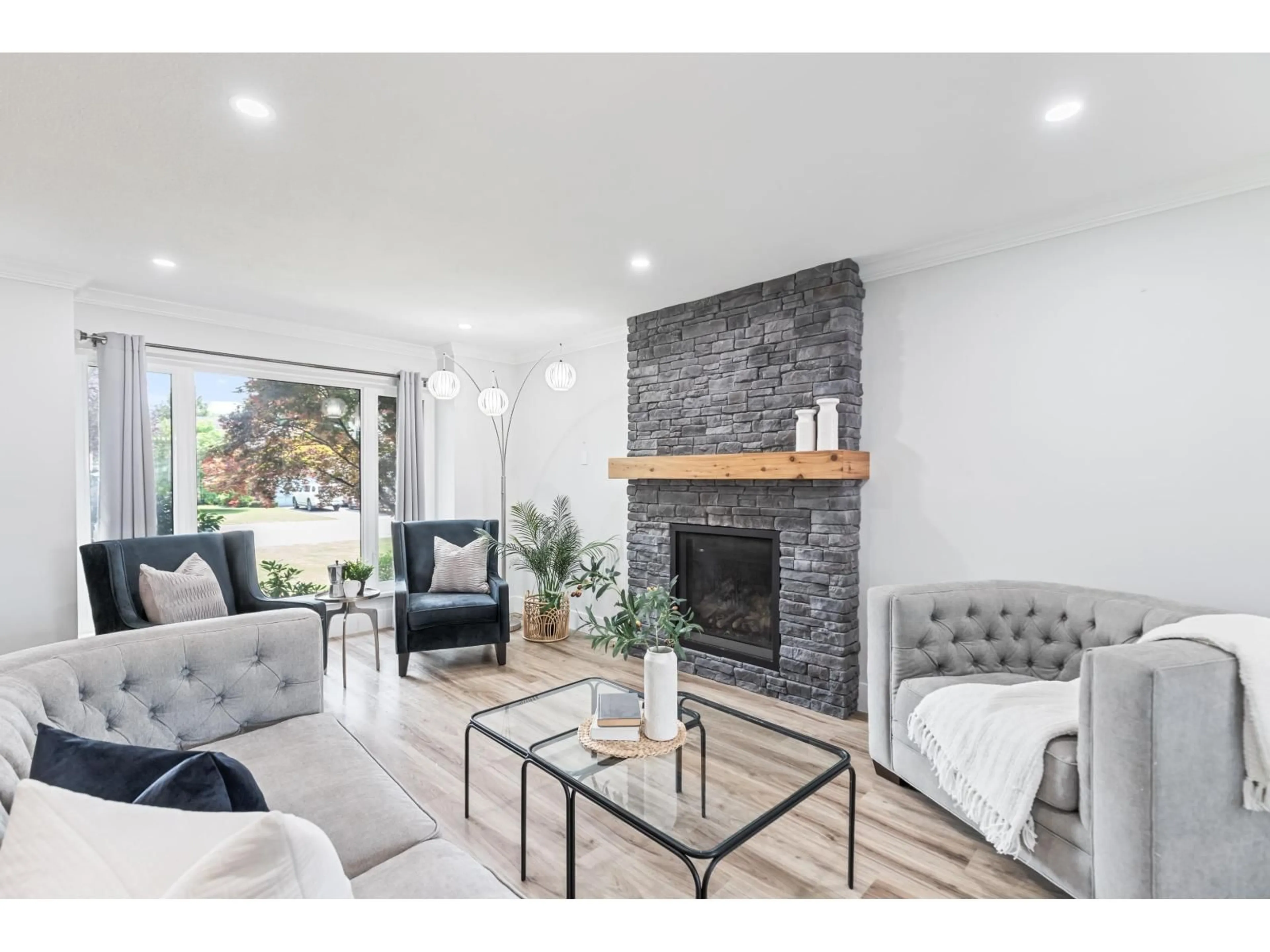 Living room with furniture, unknown for 20365 91B, Langley British Columbia V1M2G1