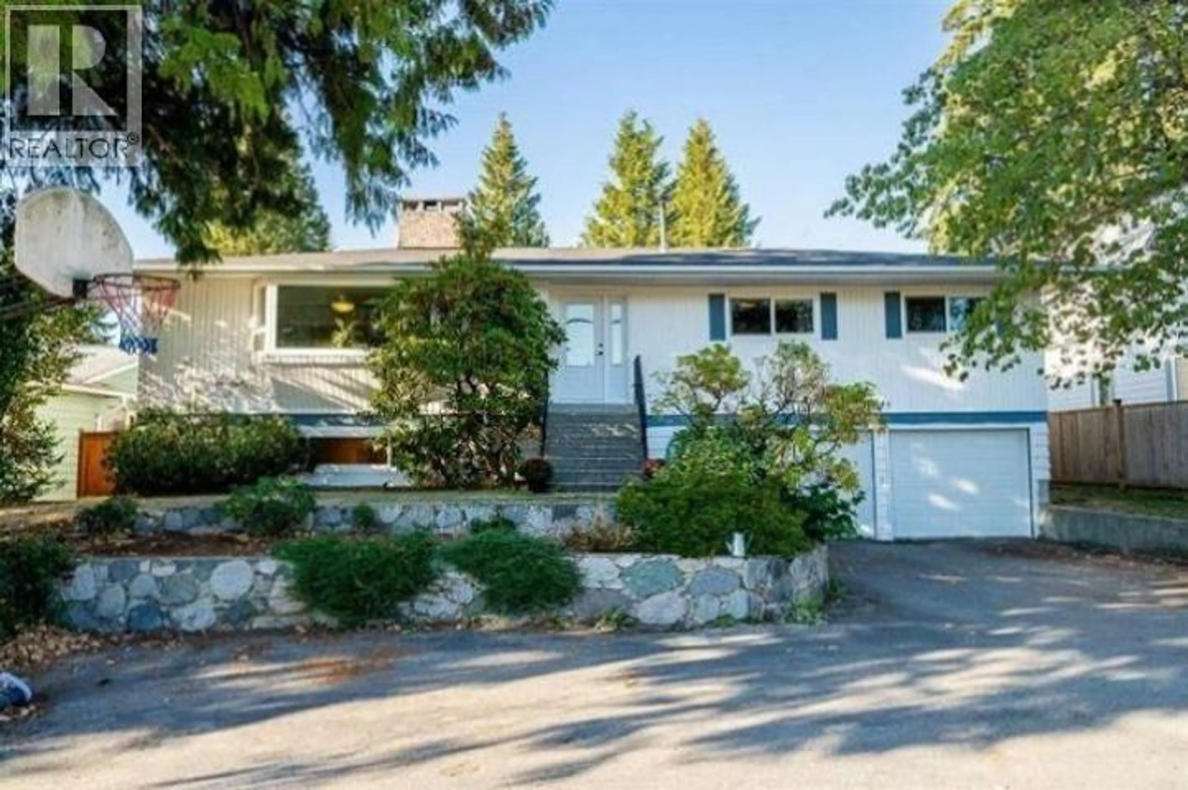 Home with vinyl exterior material, street for 845 SMITH AVENUE, Coquitlam British Columbia V3J2X4