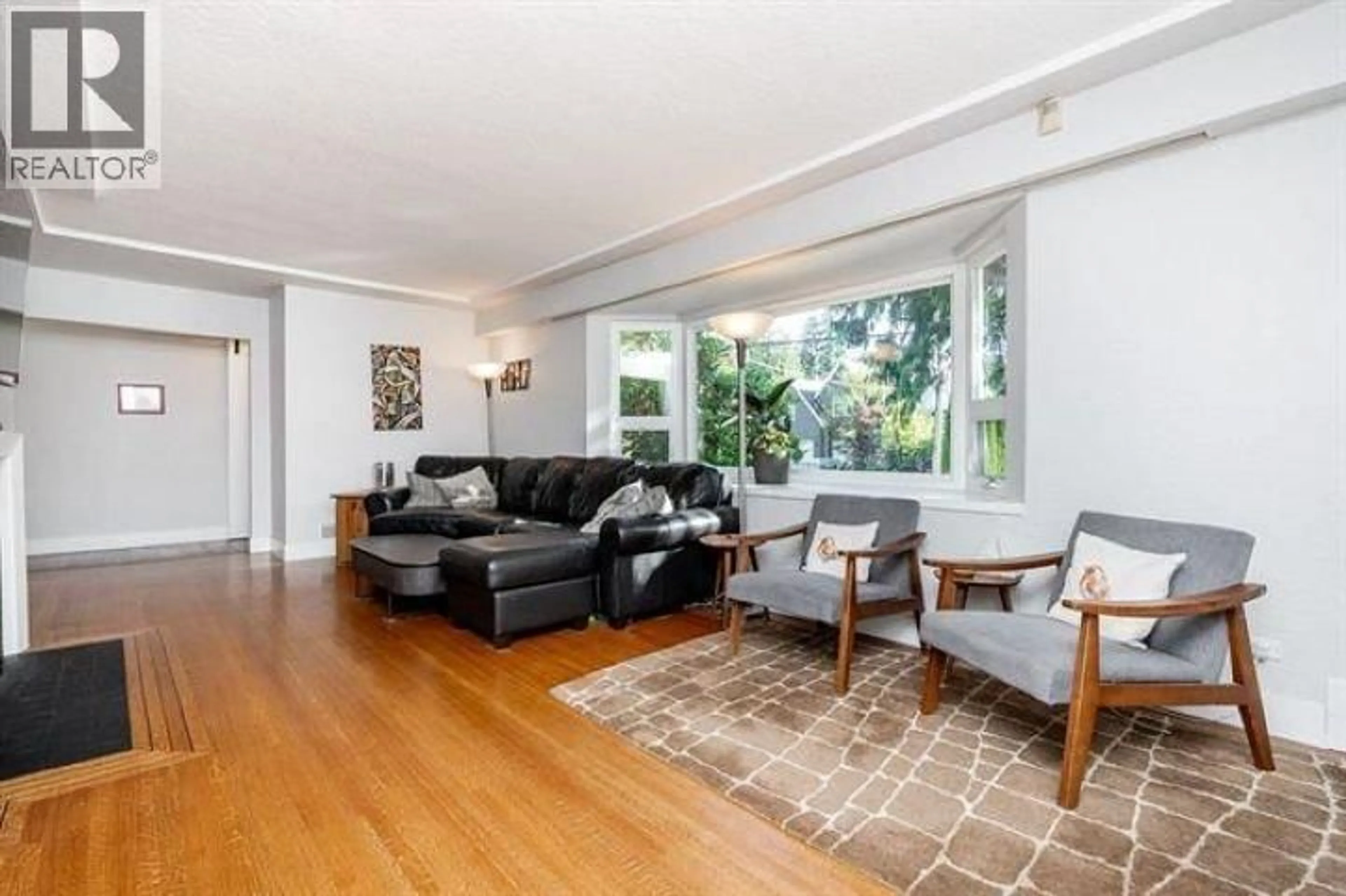 Living room with furniture, unknown for 845 SMITH AVENUE, Coquitlam British Columbia V3J2X4