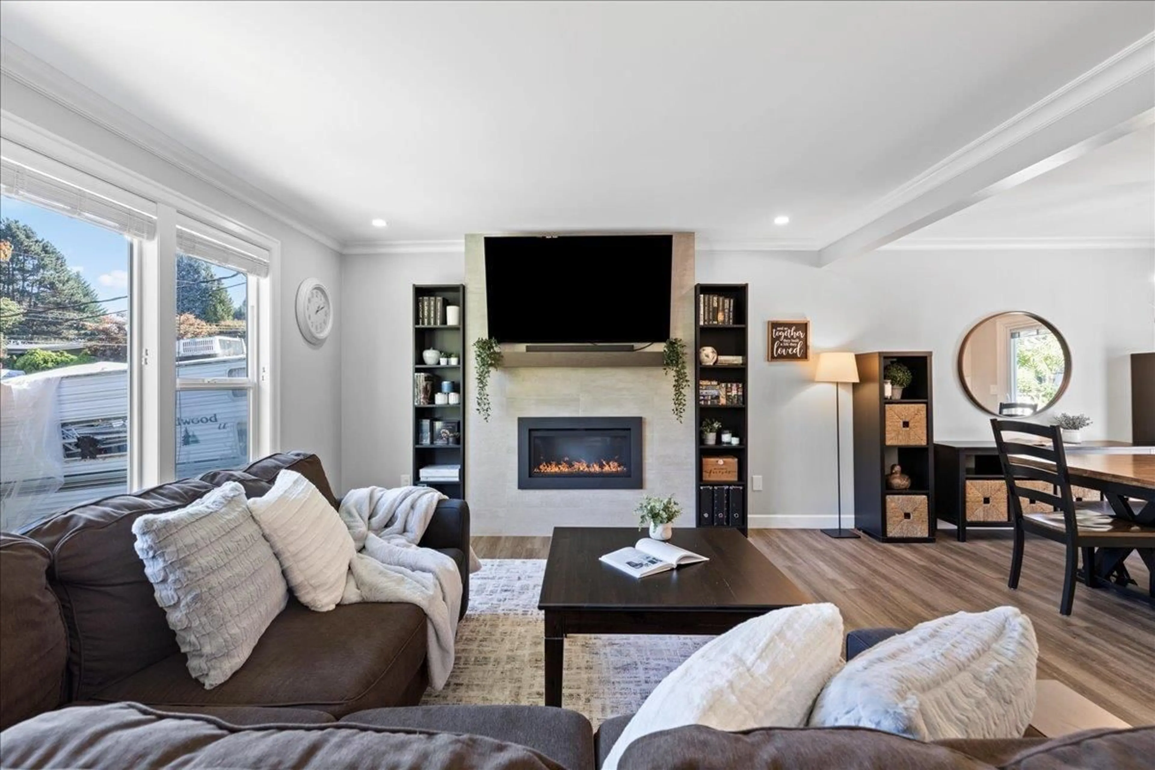 Living room with furniture, unknown for 2829 ARLINGTON, Abbotsford British Columbia V2S3L1