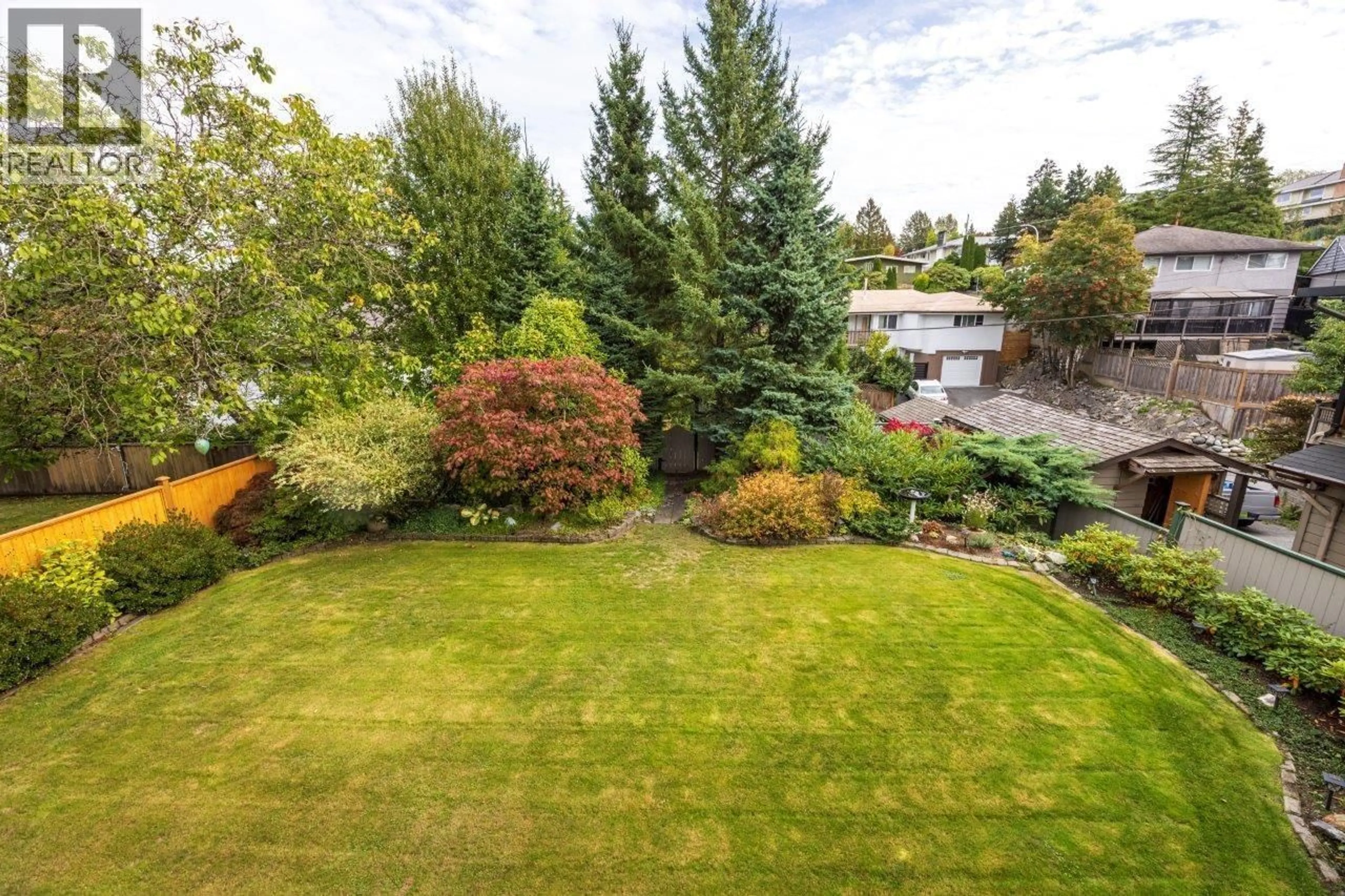 A pic from outside/outdoor area/front of a property/back of a property/a pic from drone, unknown for 6364 PARKVIEW PLACE, Burnaby British Columbia V5E4B6