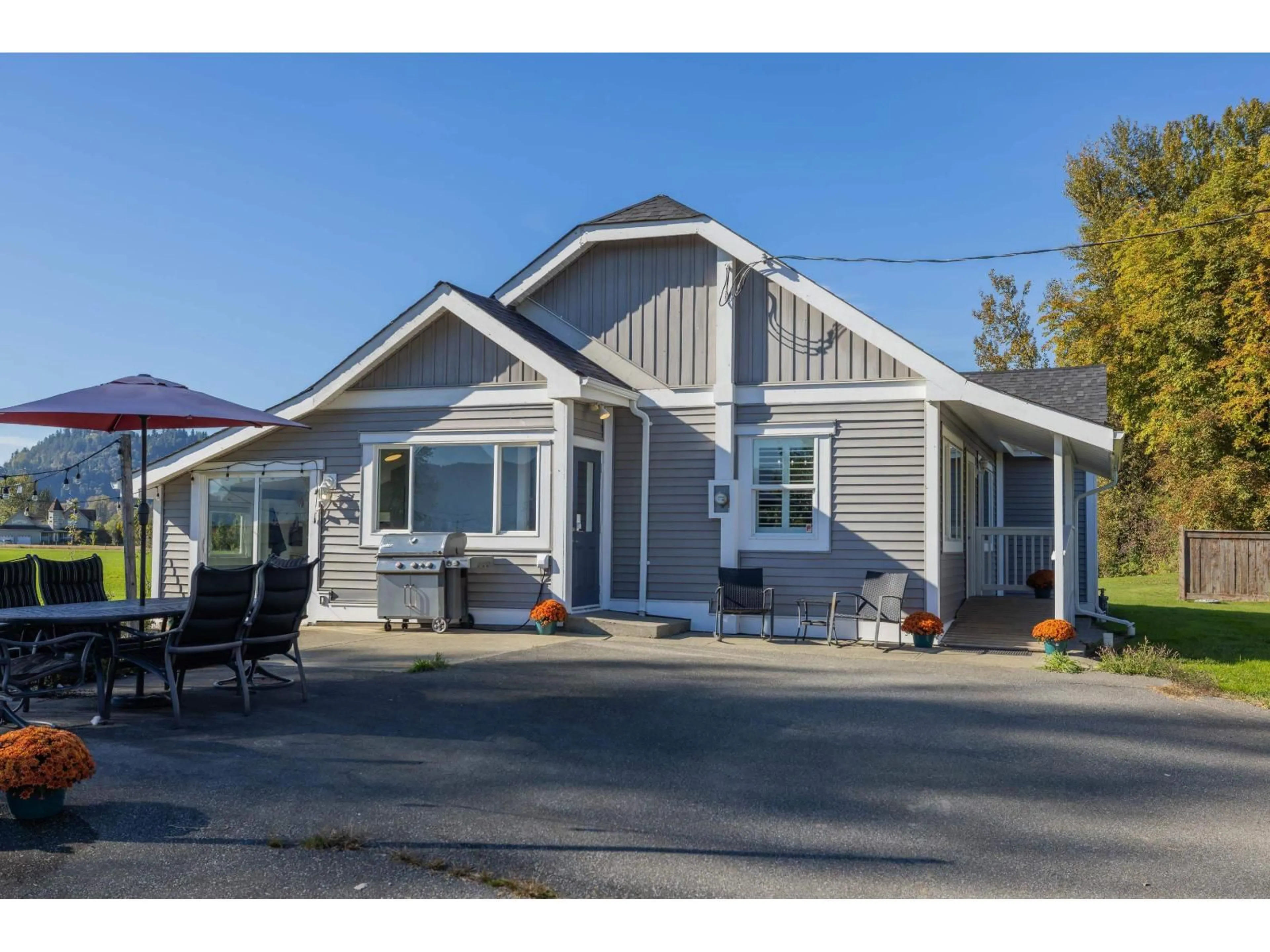 Home with vinyl exterior material, street for 9183 SYLVESTER, Mission British Columbia V2V7K6