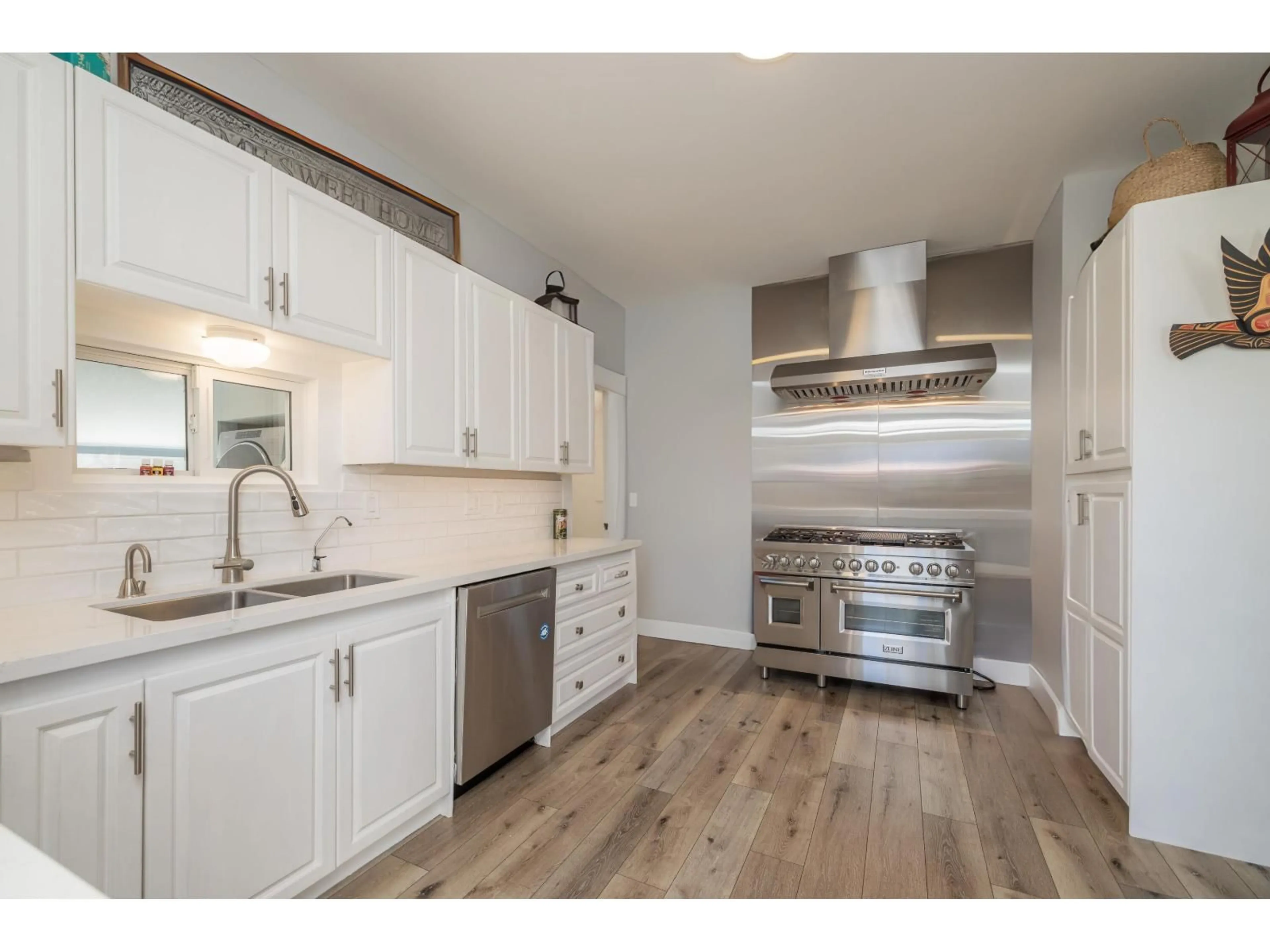 Open concept kitchen, unknown for 9183 SYLVESTER, Mission British Columbia V2V7K6
