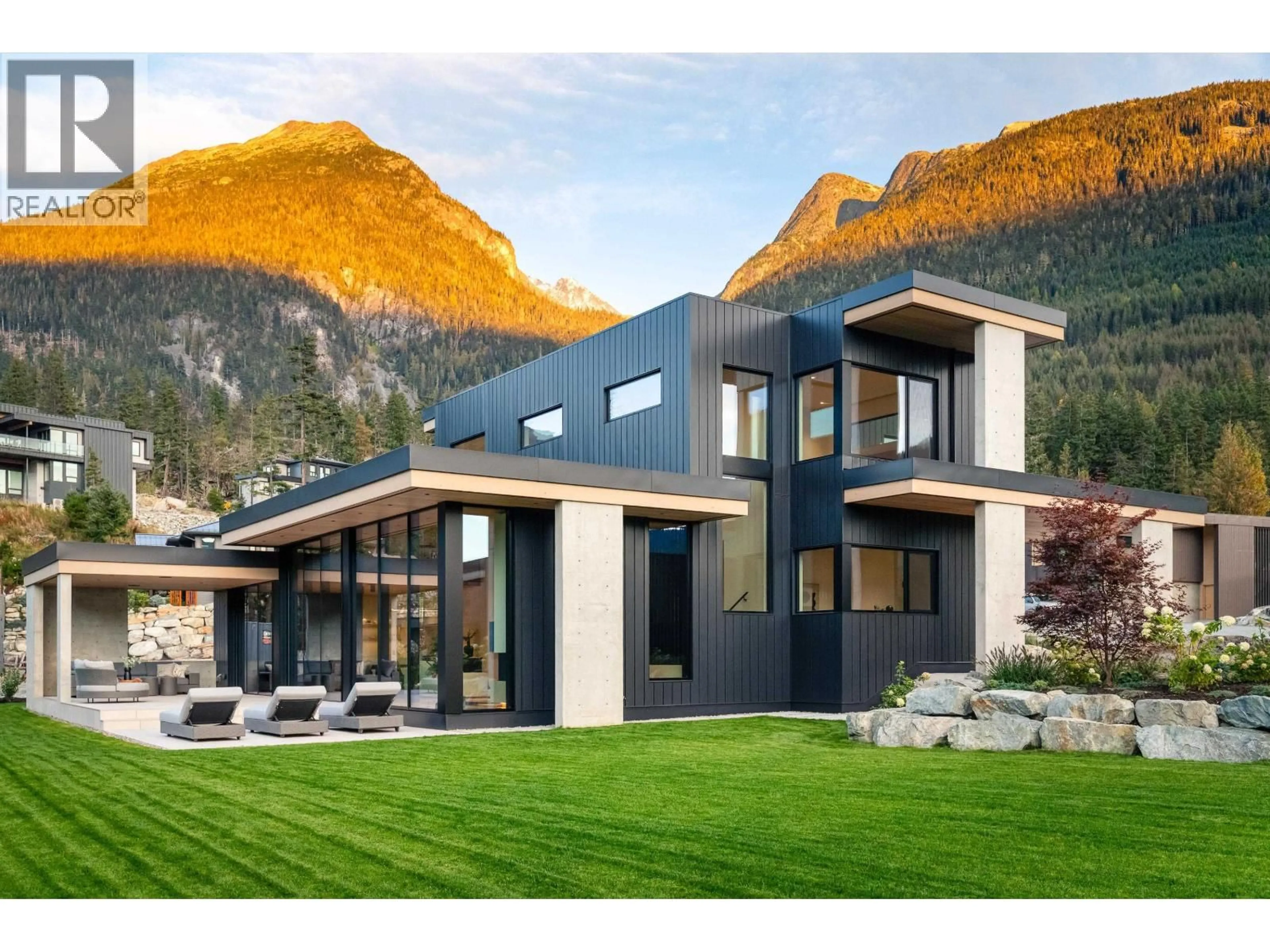 Home with vinyl exterior material, mountain view for 9257 WEDGEMOUNT PLATEAU DRIVE, Whistler British Columbia V8E1M1