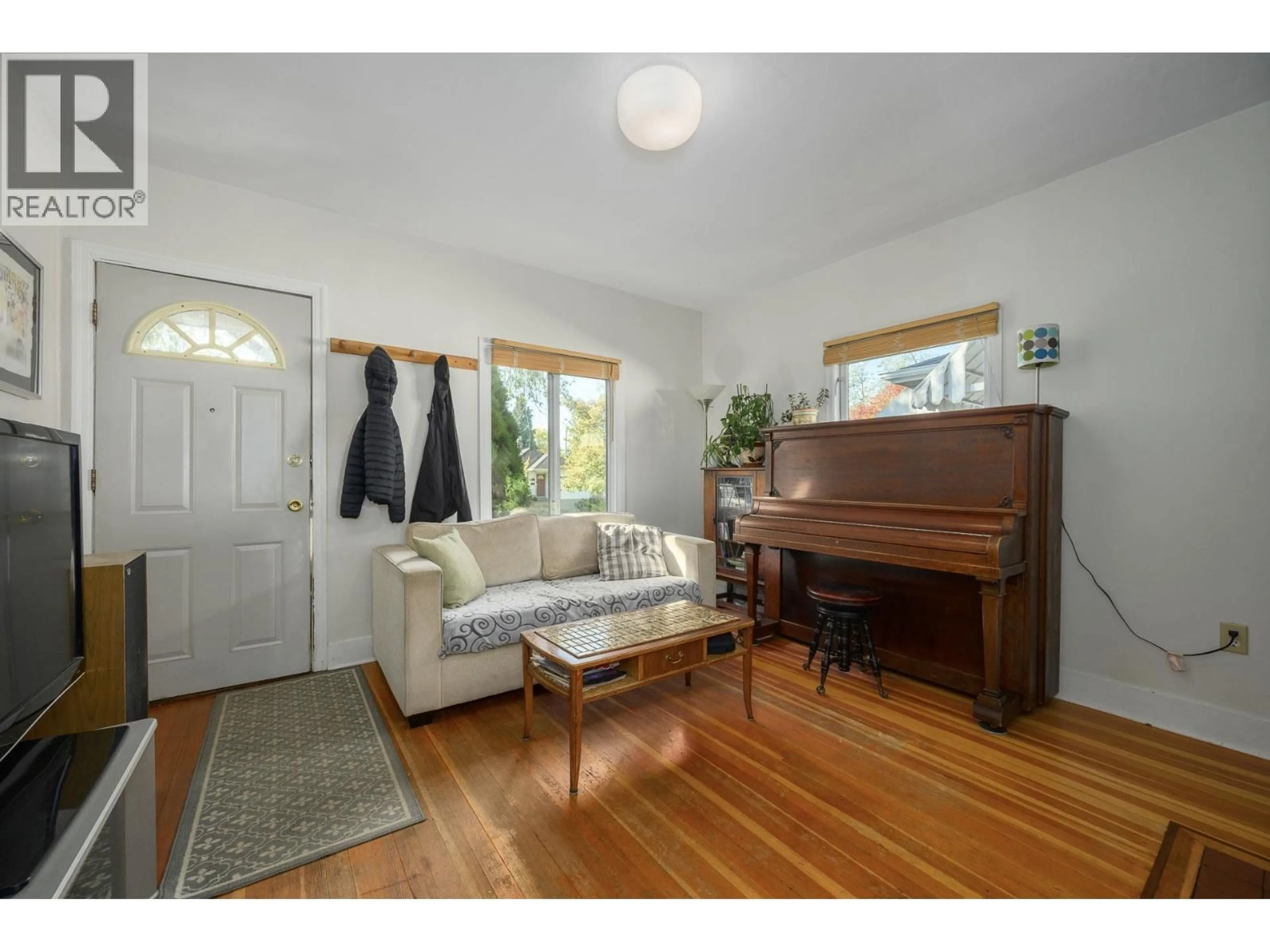 Unknown for 2633 VENABLES STREET, Vancouver British Columbia V5K2R4