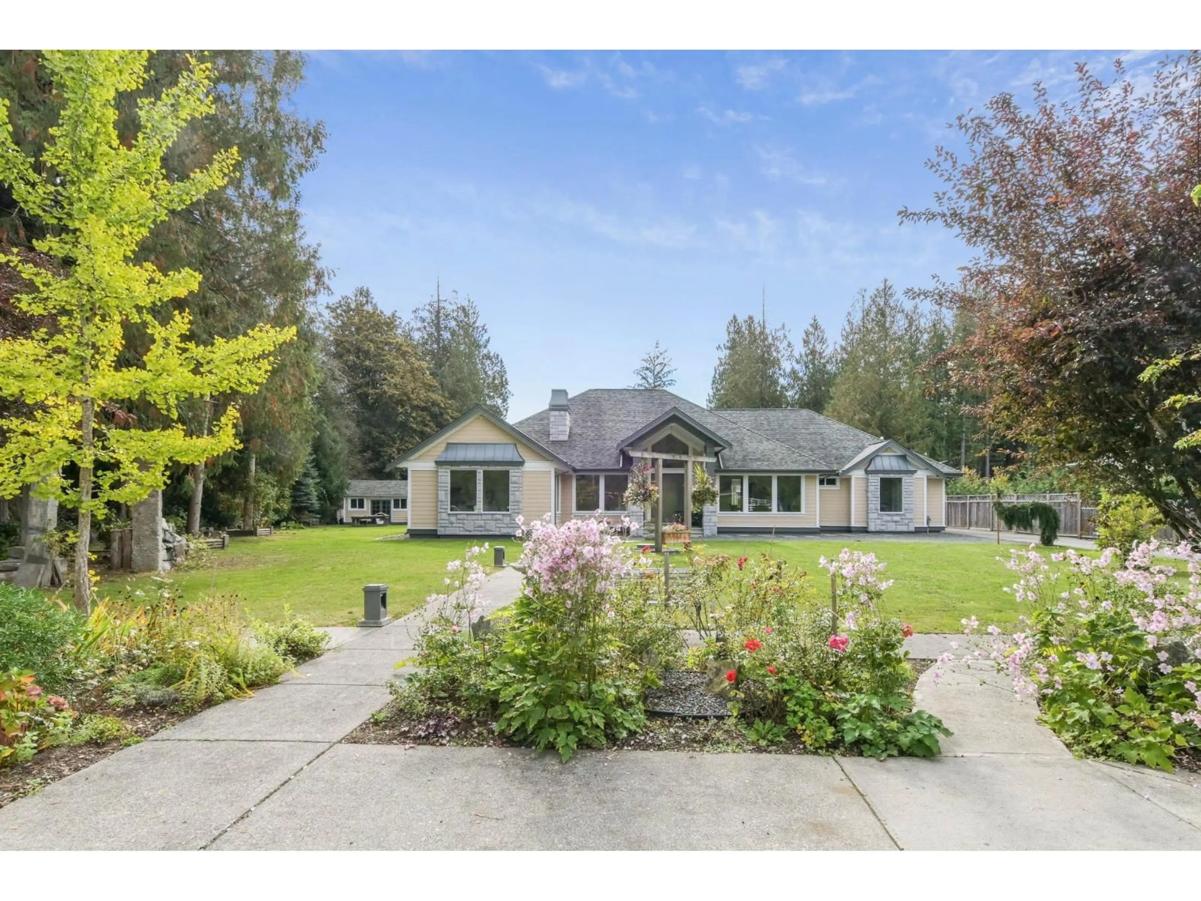A pic from outside/outdoor area/front of a property/back of a property/a pic from drone, unknown for 21842 6, Langley British Columbia V2Z1R6