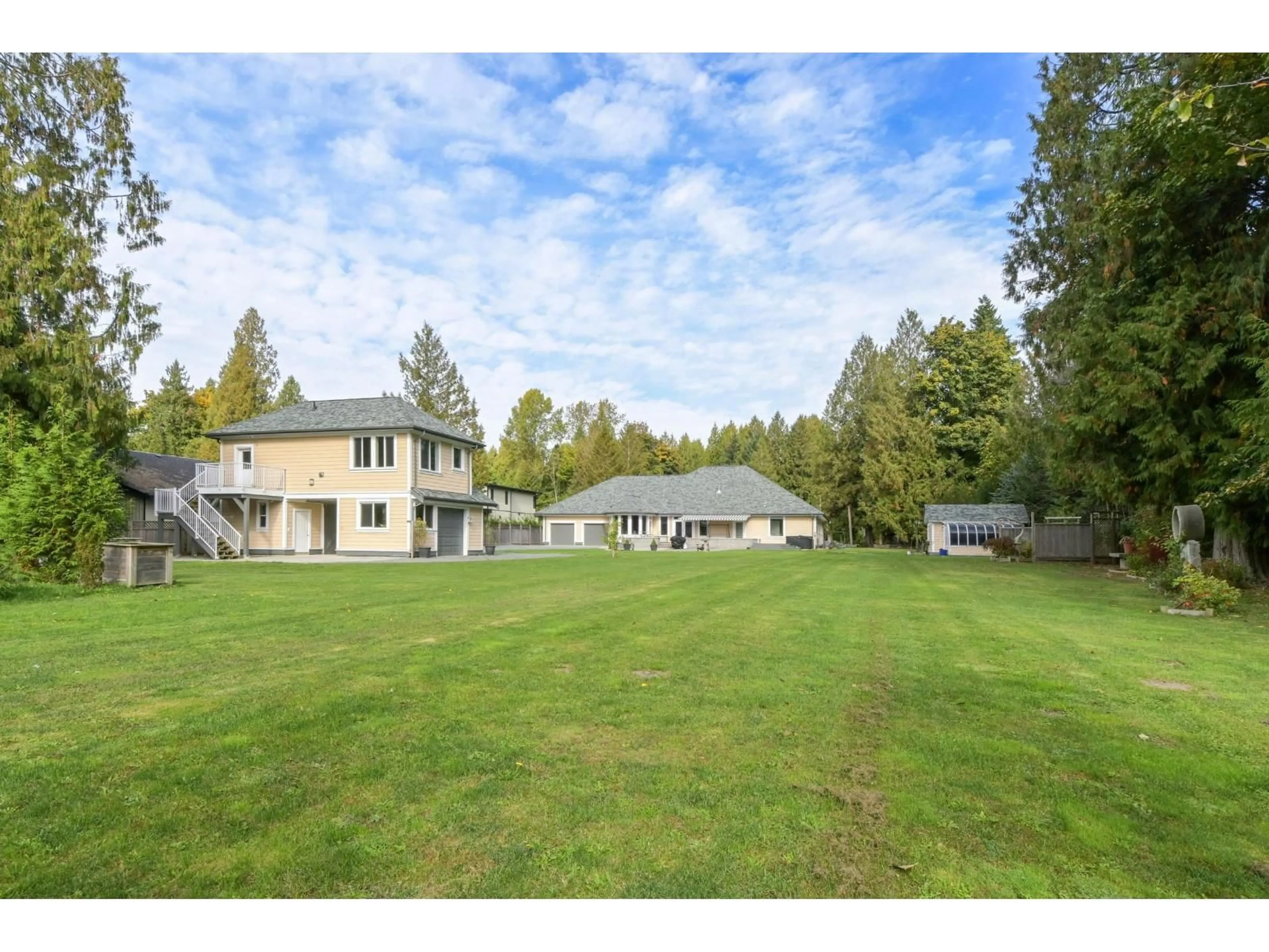 A pic from outside/outdoor area/front of a property/back of a property/a pic from drone, mountain view for 21842 6, Langley British Columbia V2Z1R6