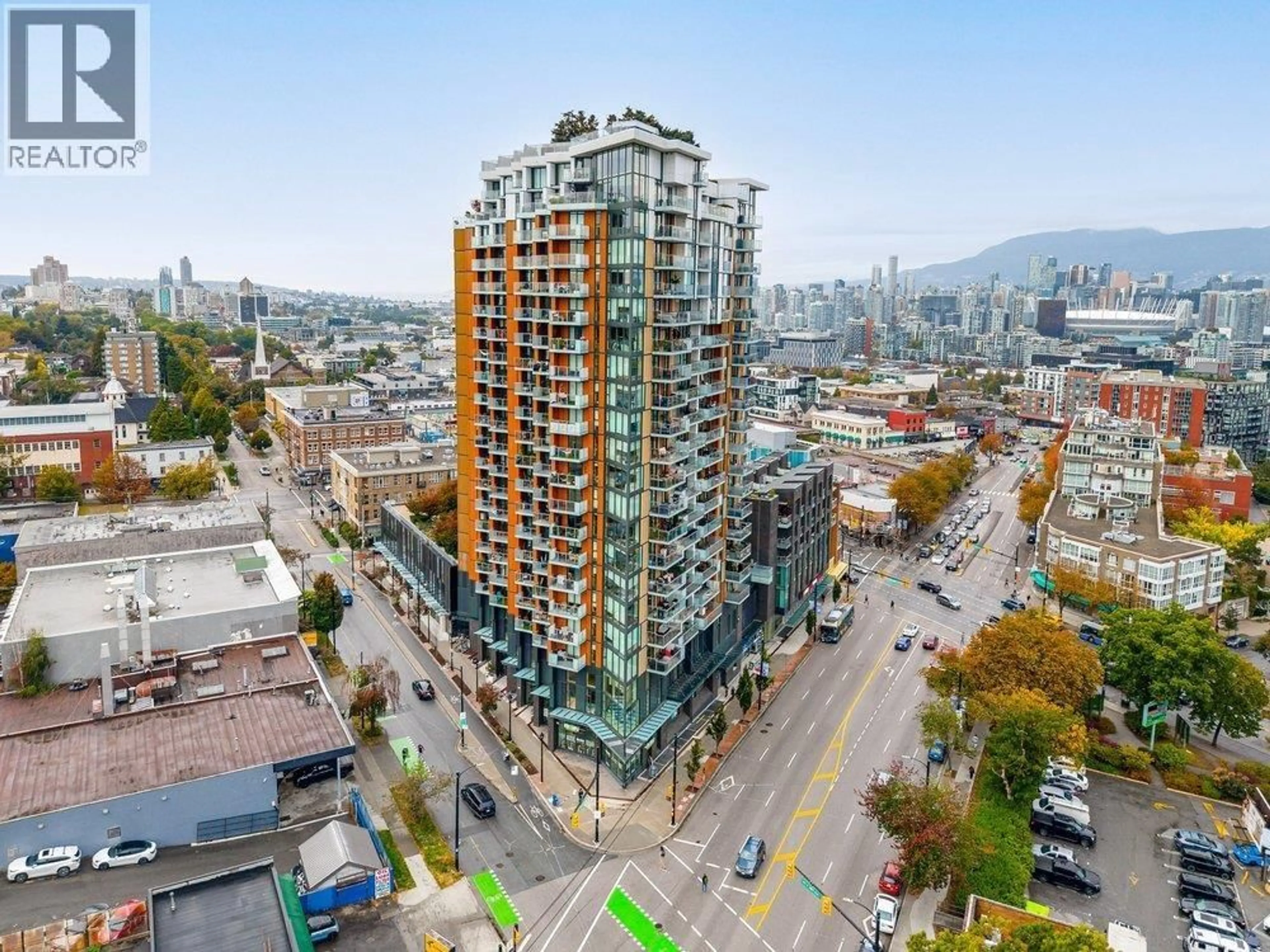 A pic from outside/outdoor area/front of a property/back of a property/a pic from drone, city buildings view from balcony for 501 - 285 10TH AVENUE, Vancouver British Columbia V5T0H6