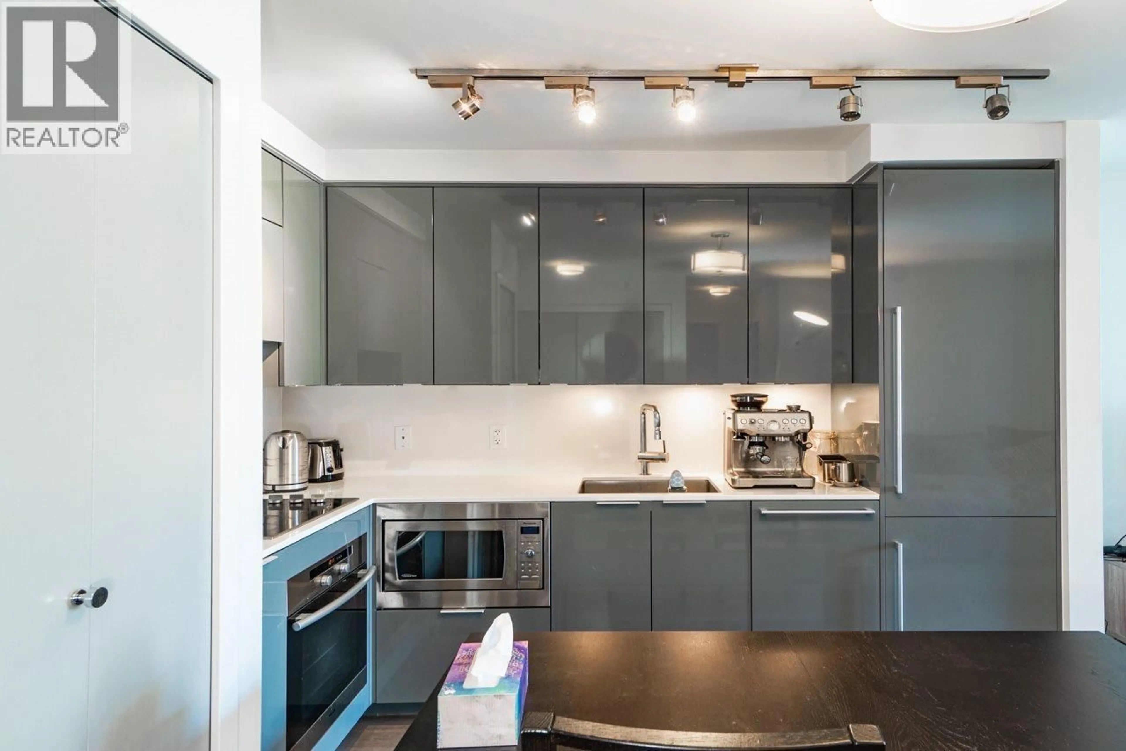 Contemporary kitchen, unknown for 811 - 161 GEORGIA STREET, Vancouver British Columbia V6B0K9