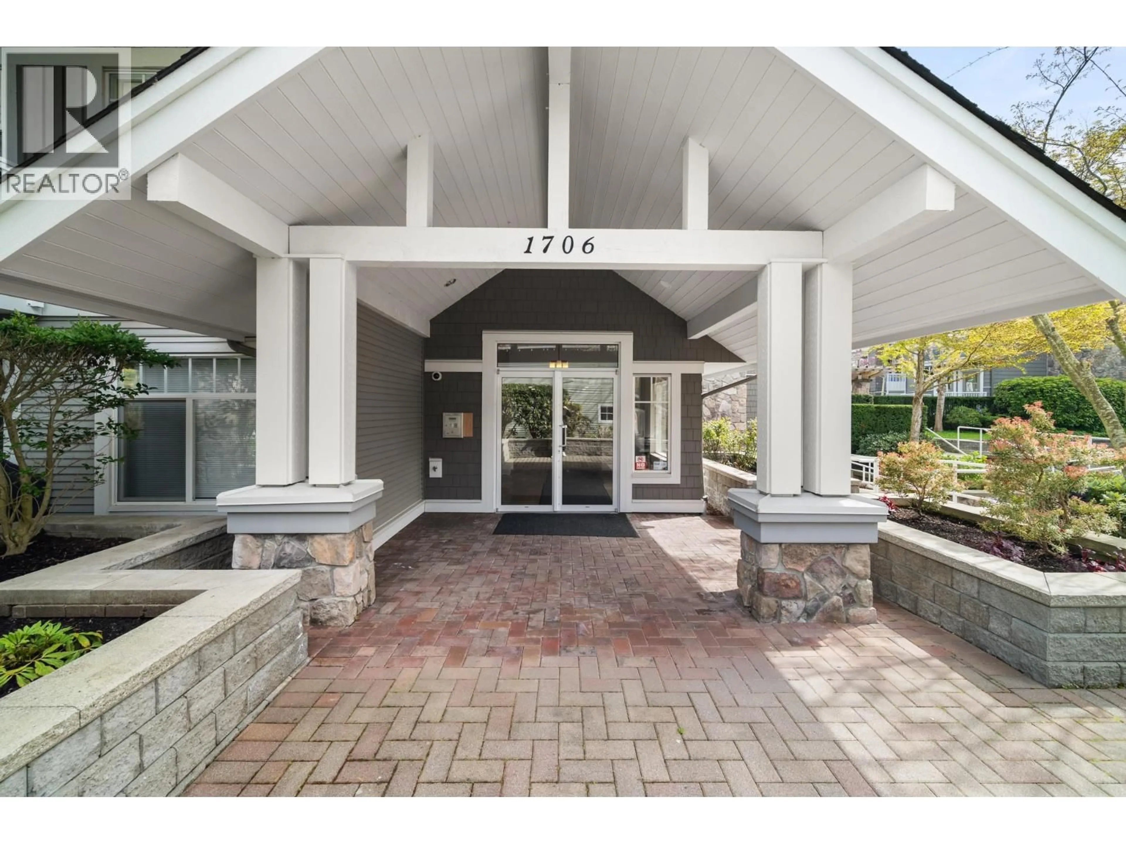 Indoor foyer for 110 - 1706 56 STREET, Delta British Columbia V4L2R3