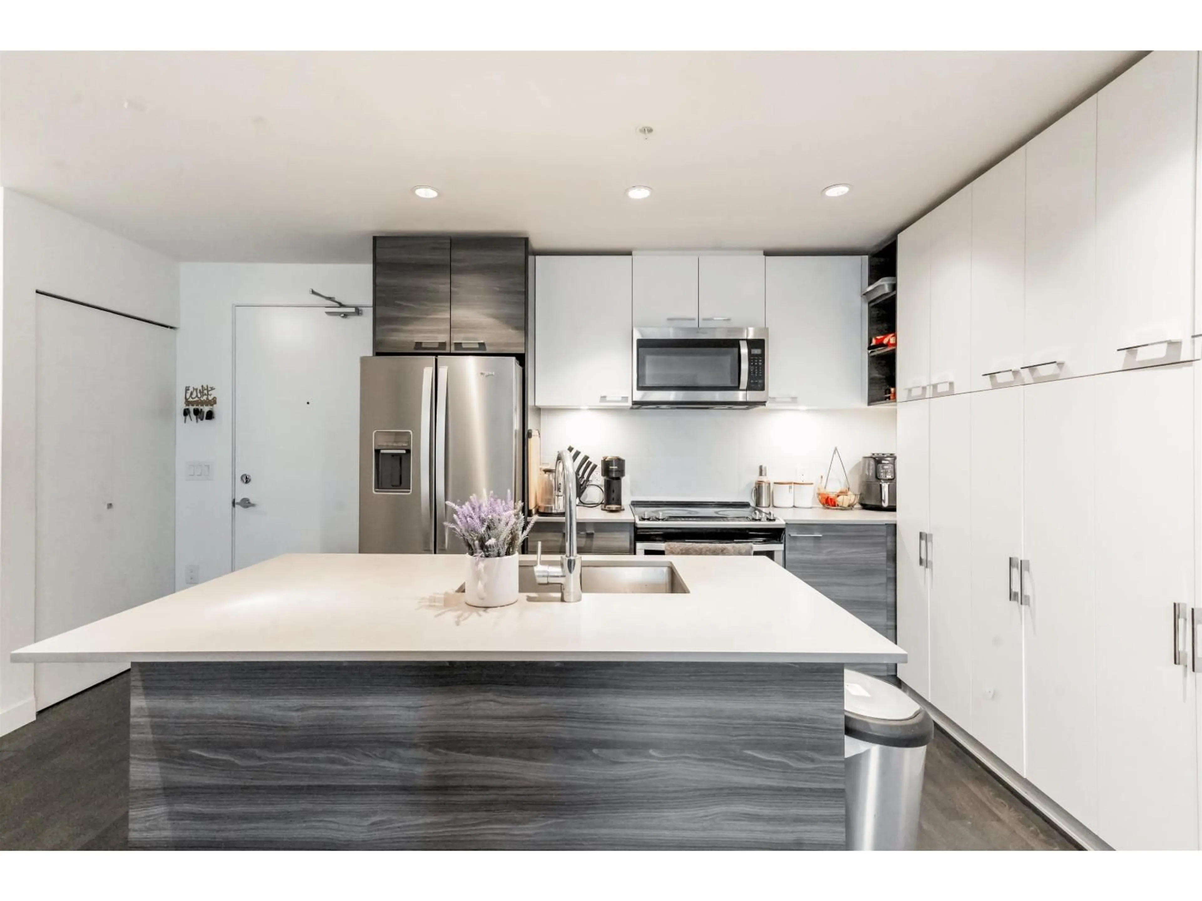 Contemporary kitchen, unknown for 408 - 10603 140, Surrey British Columbia V3T0M8