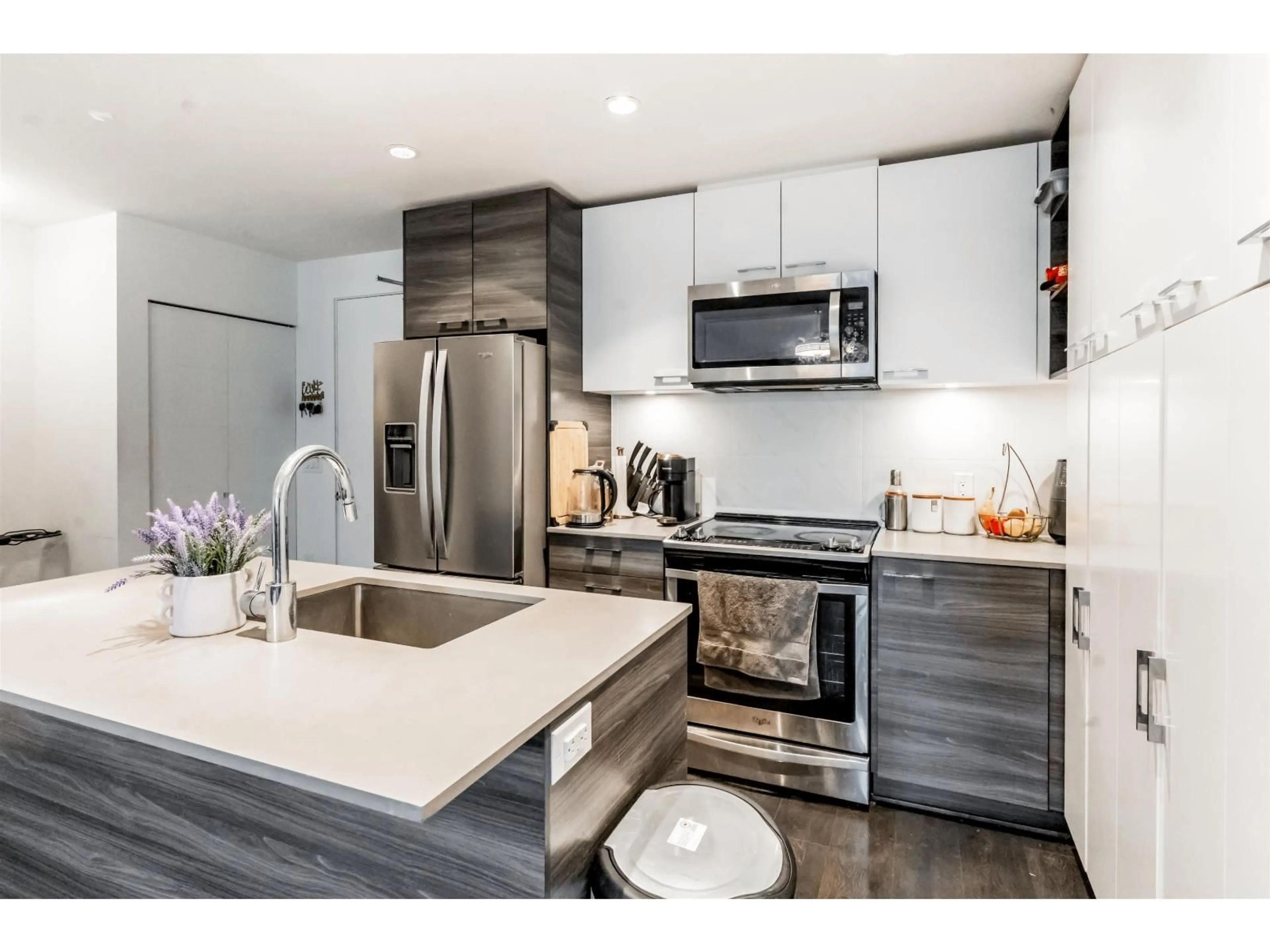 Open concept kitchen, unknown for 408 - 10603 140, Surrey British Columbia V3T0M8