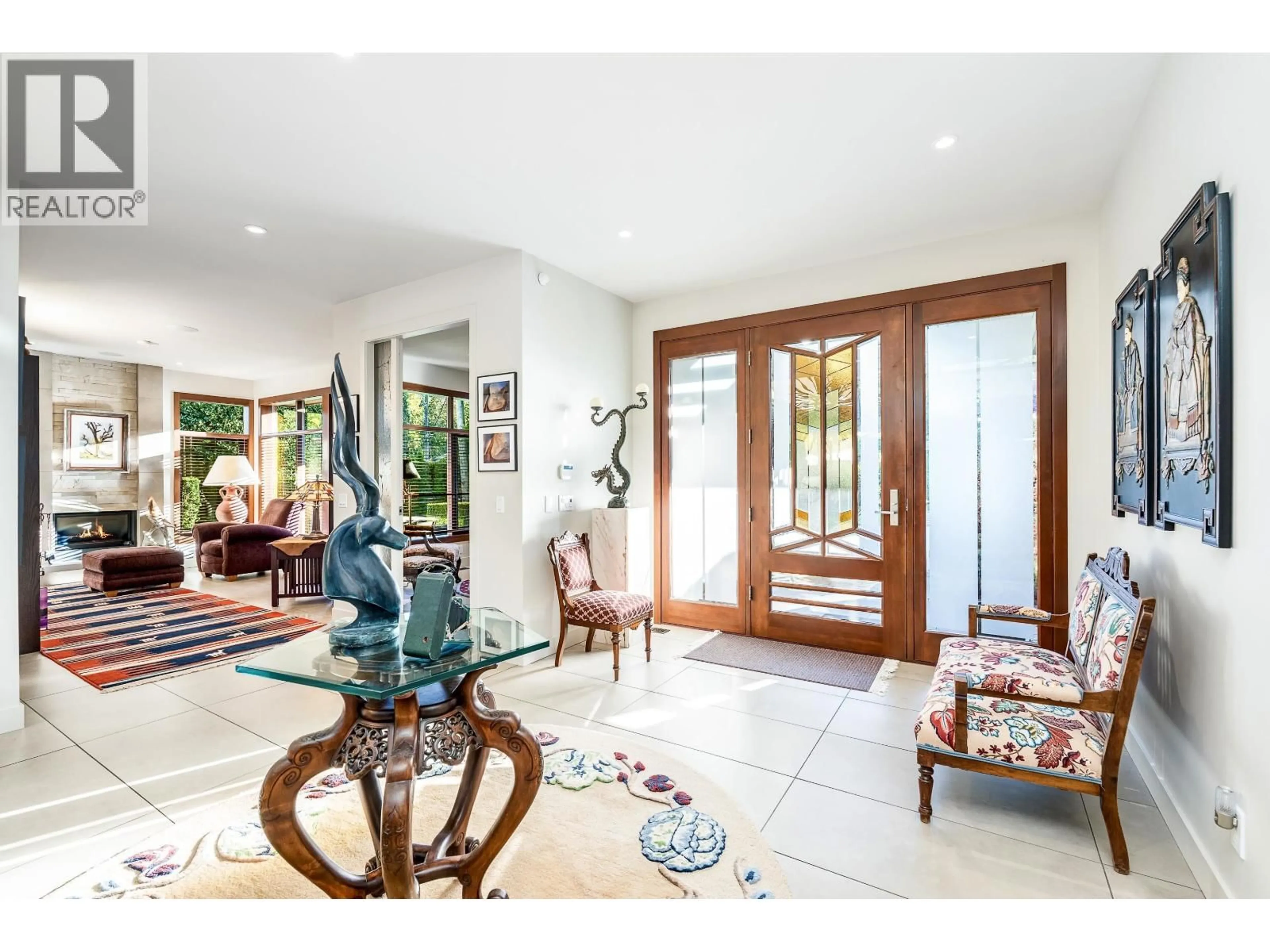 Indoor entryway for 389 MOYNE DRIVE, West Vancouver British Columbia V7S1J7