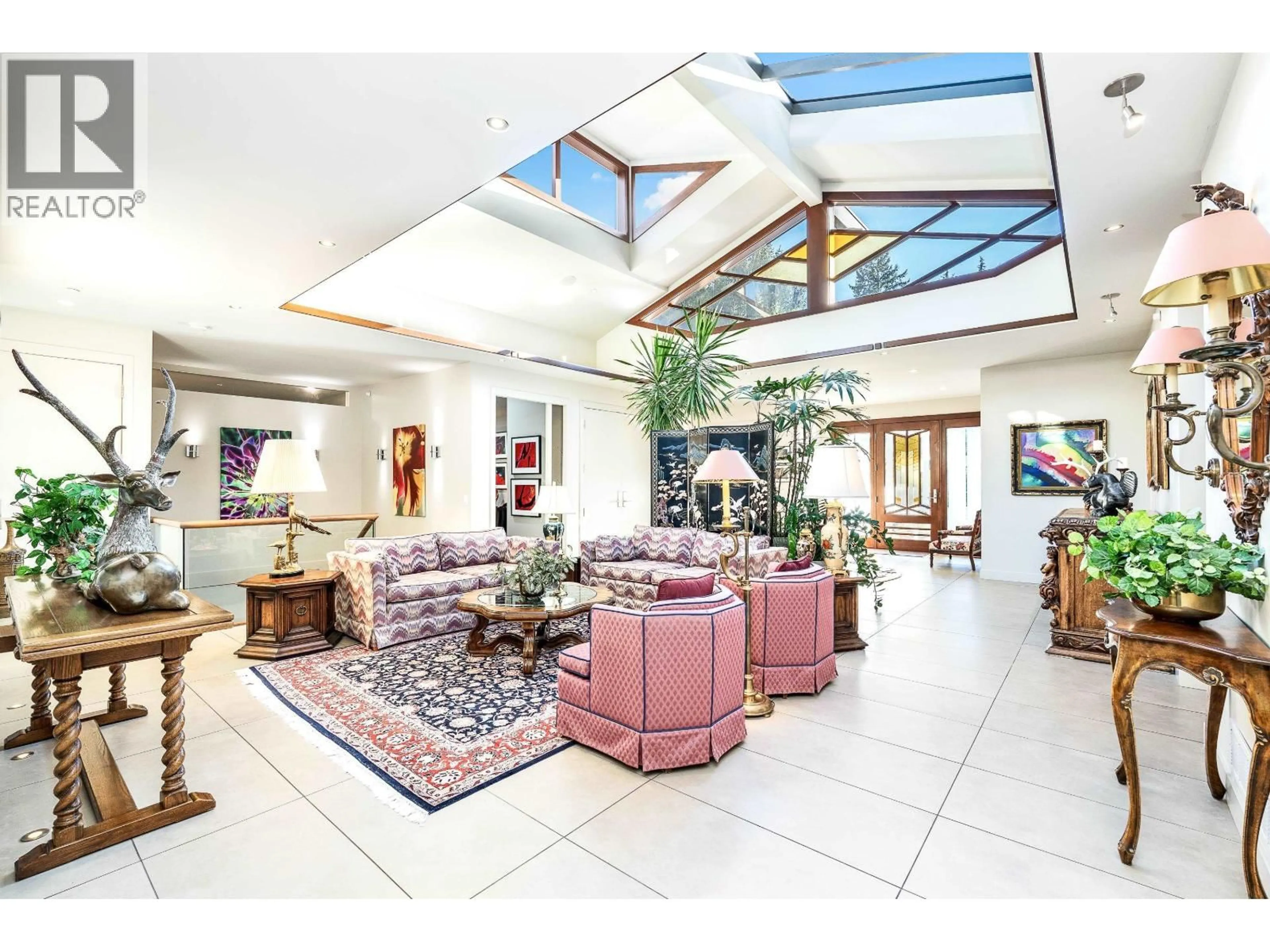 Lobby for 389 MOYNE DRIVE, West Vancouver British Columbia V7S1J7