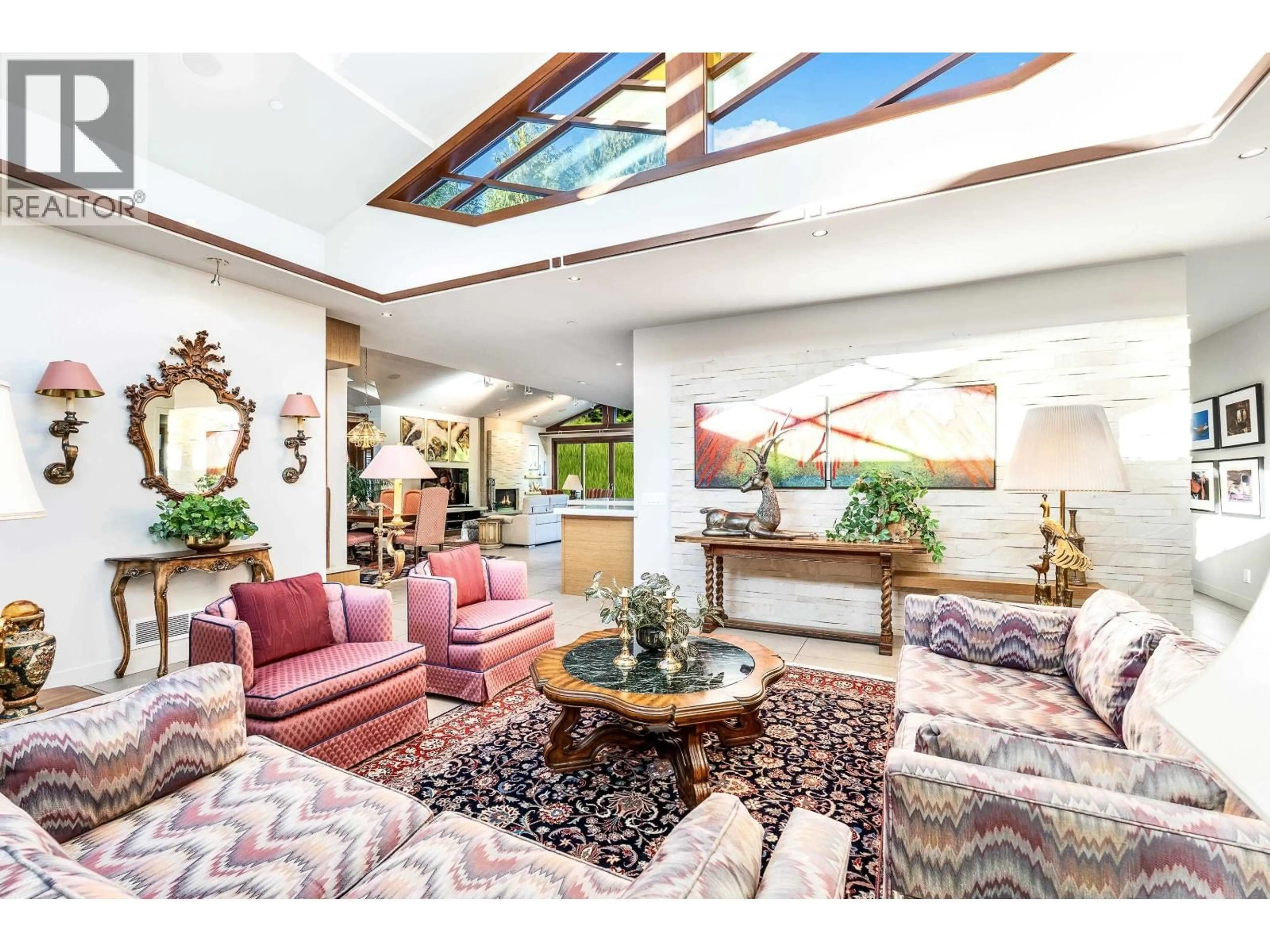 Lobby for 389 MOYNE DRIVE, West Vancouver British Columbia V7S1J7