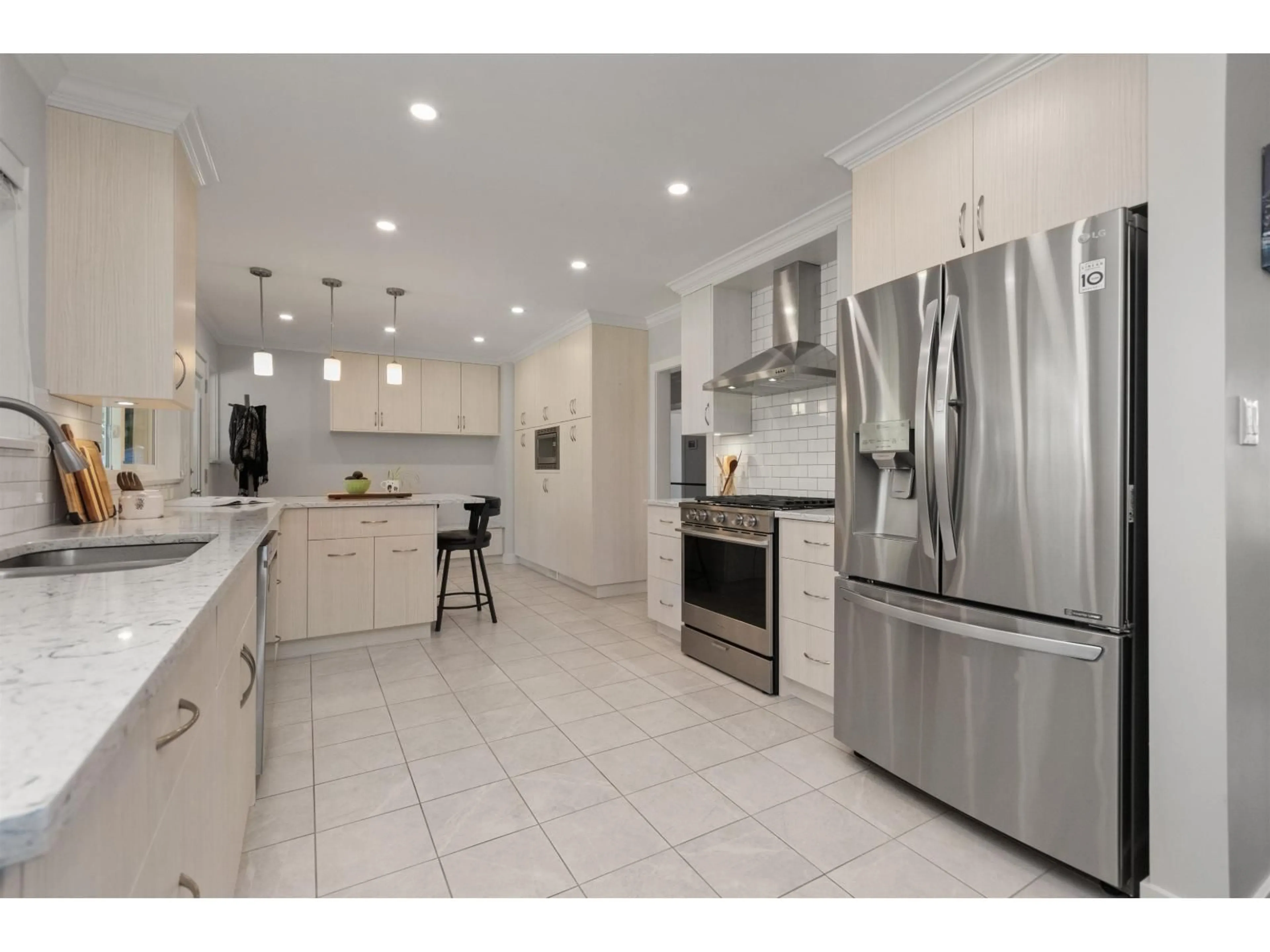 Open concept kitchen, ceramic/tile floor for 10070 BONAVISTA STREET, Chilliwack British Columbia V2P5B9