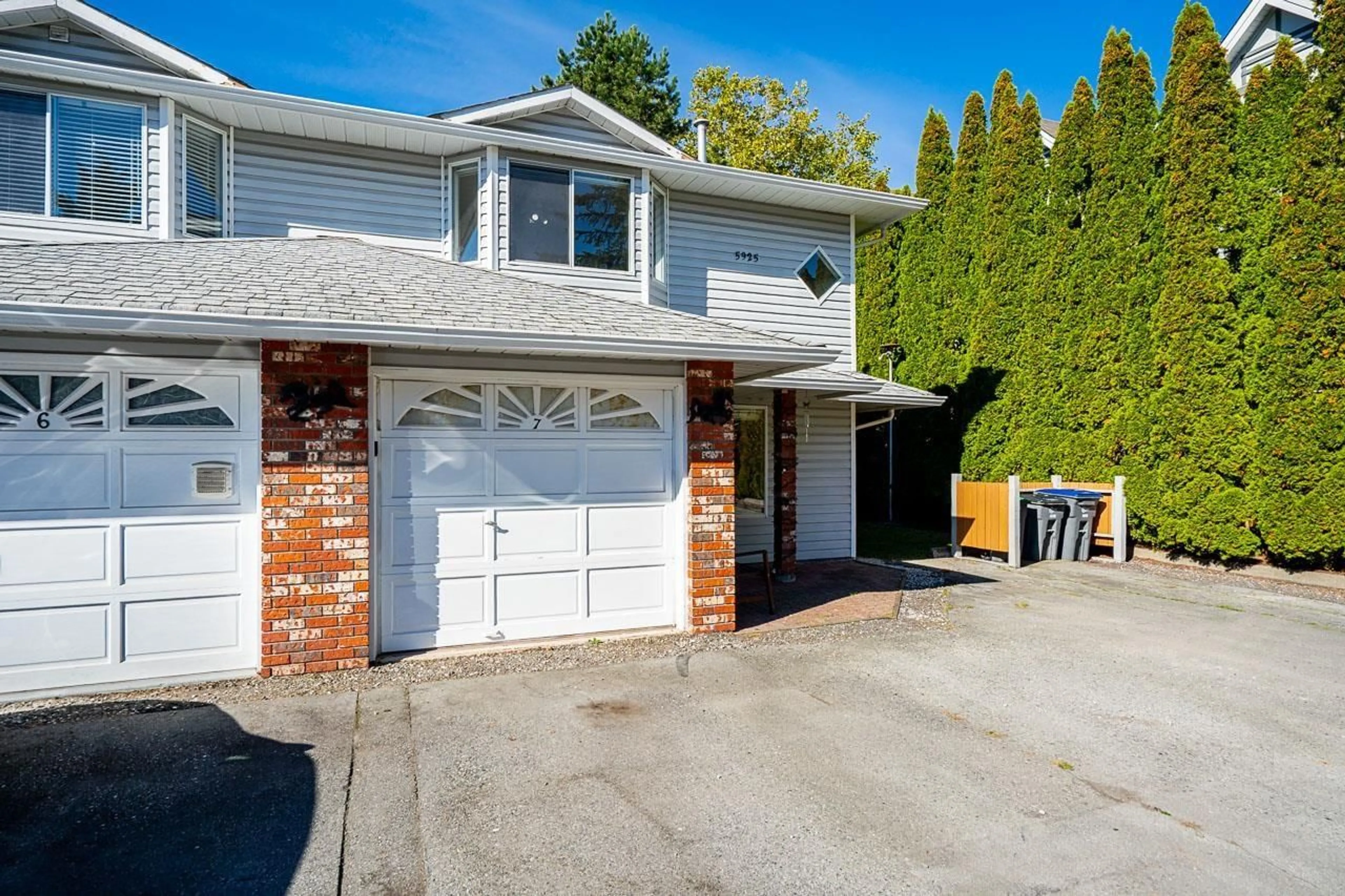 Unknown for 7 - 5925 177B, Surrey British Columbia V3S4J7