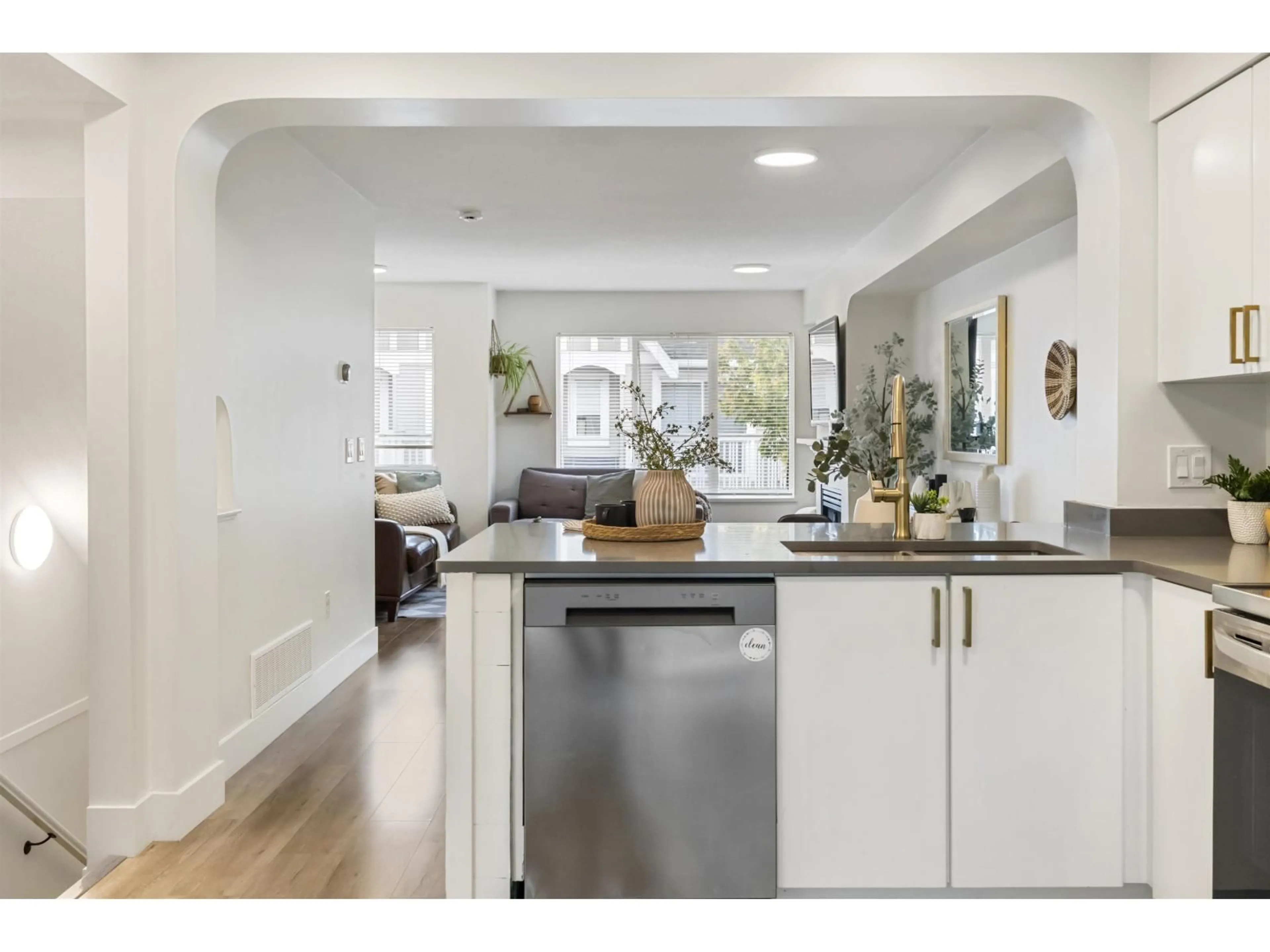 Open concept kitchen, unknown for 36 - 8775 161, Surrey British Columbia V4N5G3