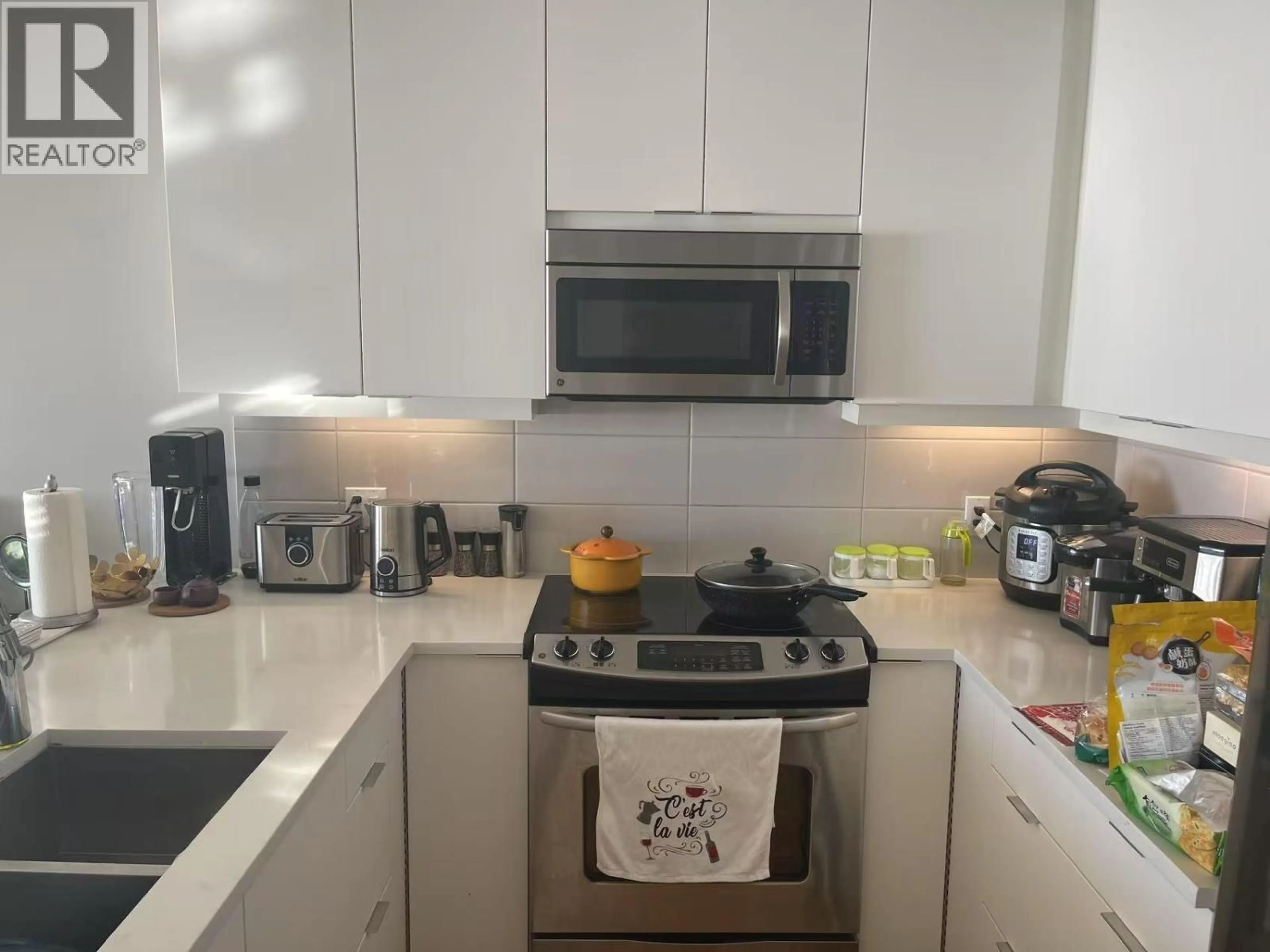 Standard kitchen, unknown for 1505 - 9393 TOWER ROAD, Burnaby British Columbia V5A4Y8