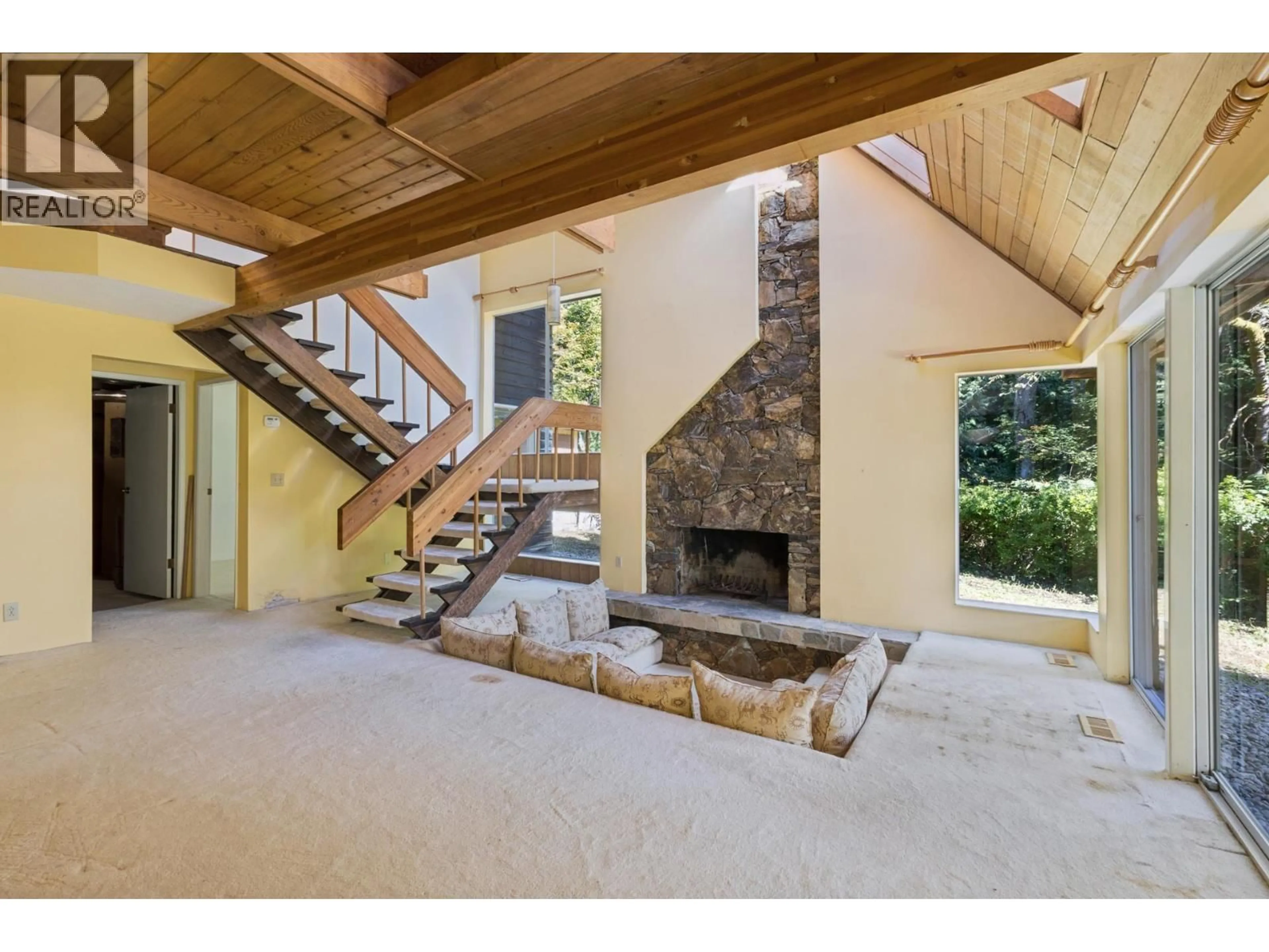 Indoor foyer for 1491 DEMPSEY ROAD, North Vancouver British Columbia V7K1S8