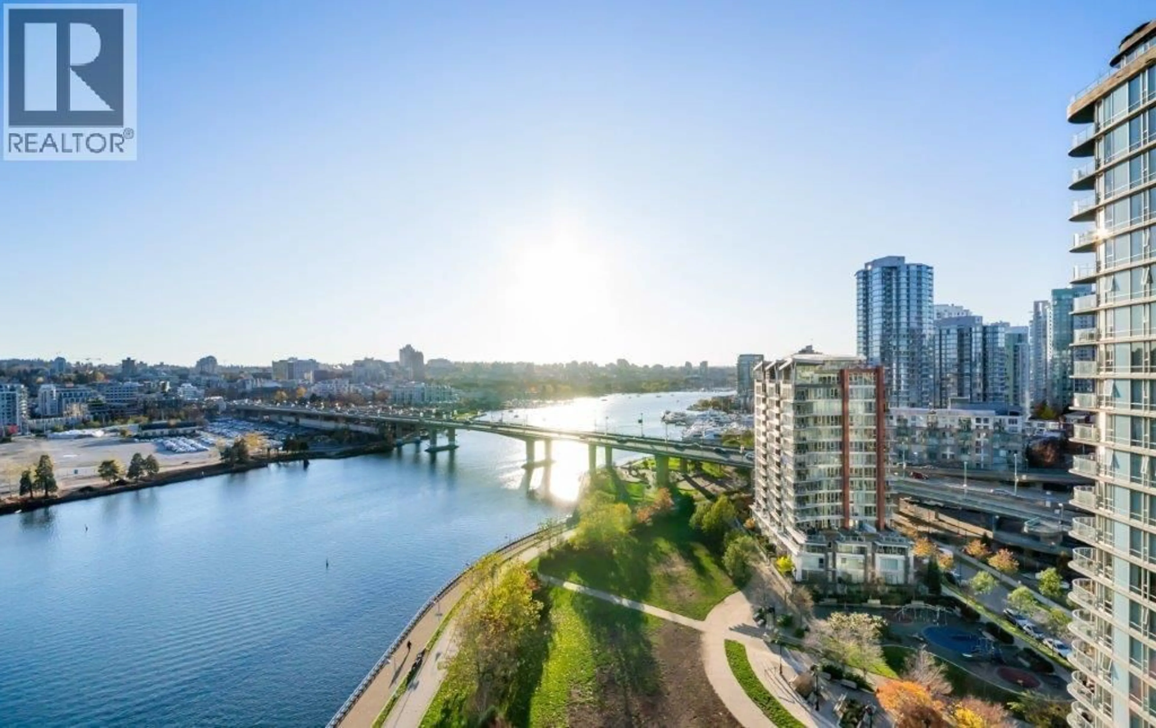Patio, water/lake/river/ocean view for 2005 - 8 SMITHE MEWS, Vancouver British Columbia V6B0A5