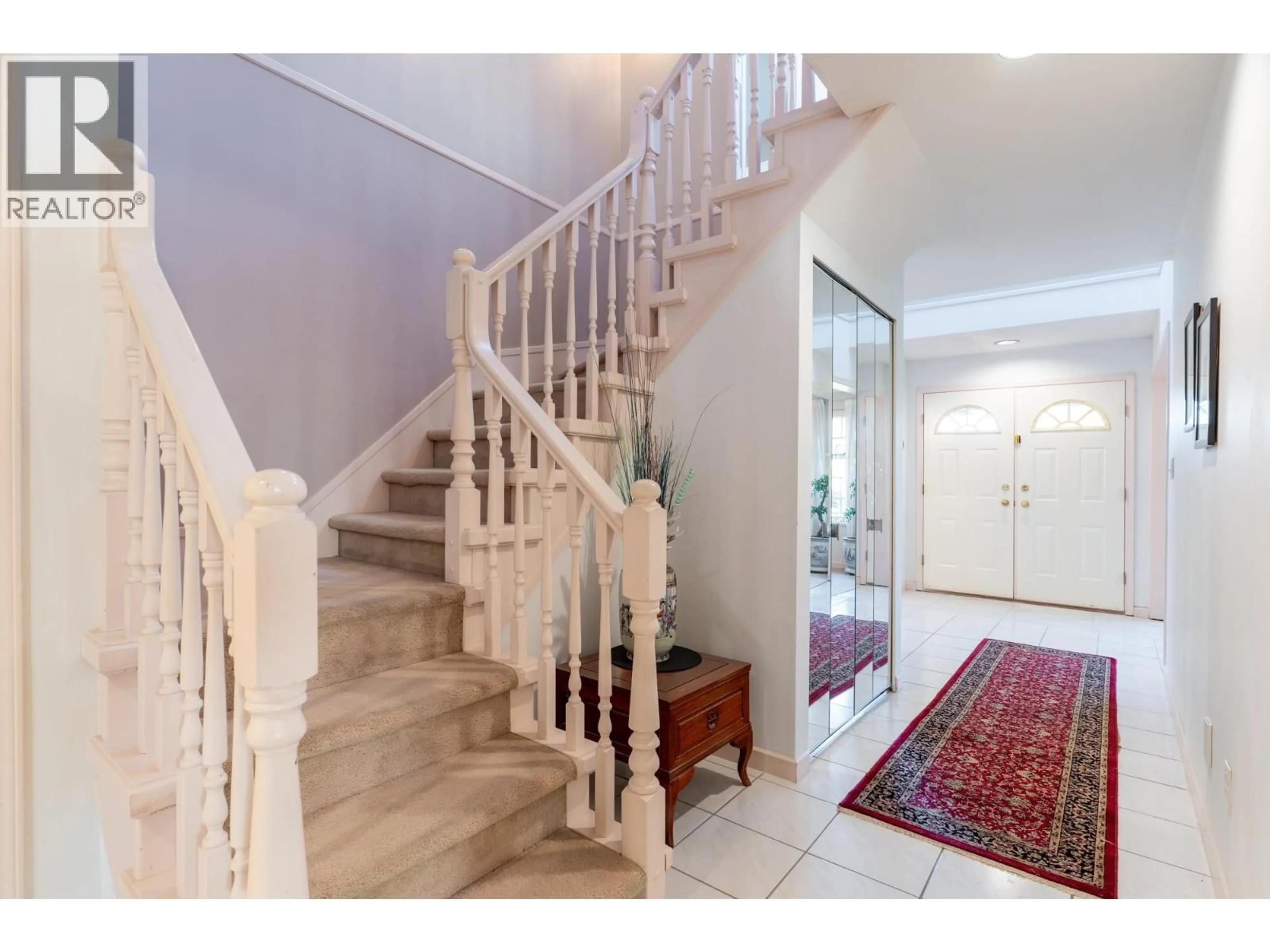 Indoor foyer for 9708 RAILWAY AVENUE, Richmond British Columbia V7E2B7