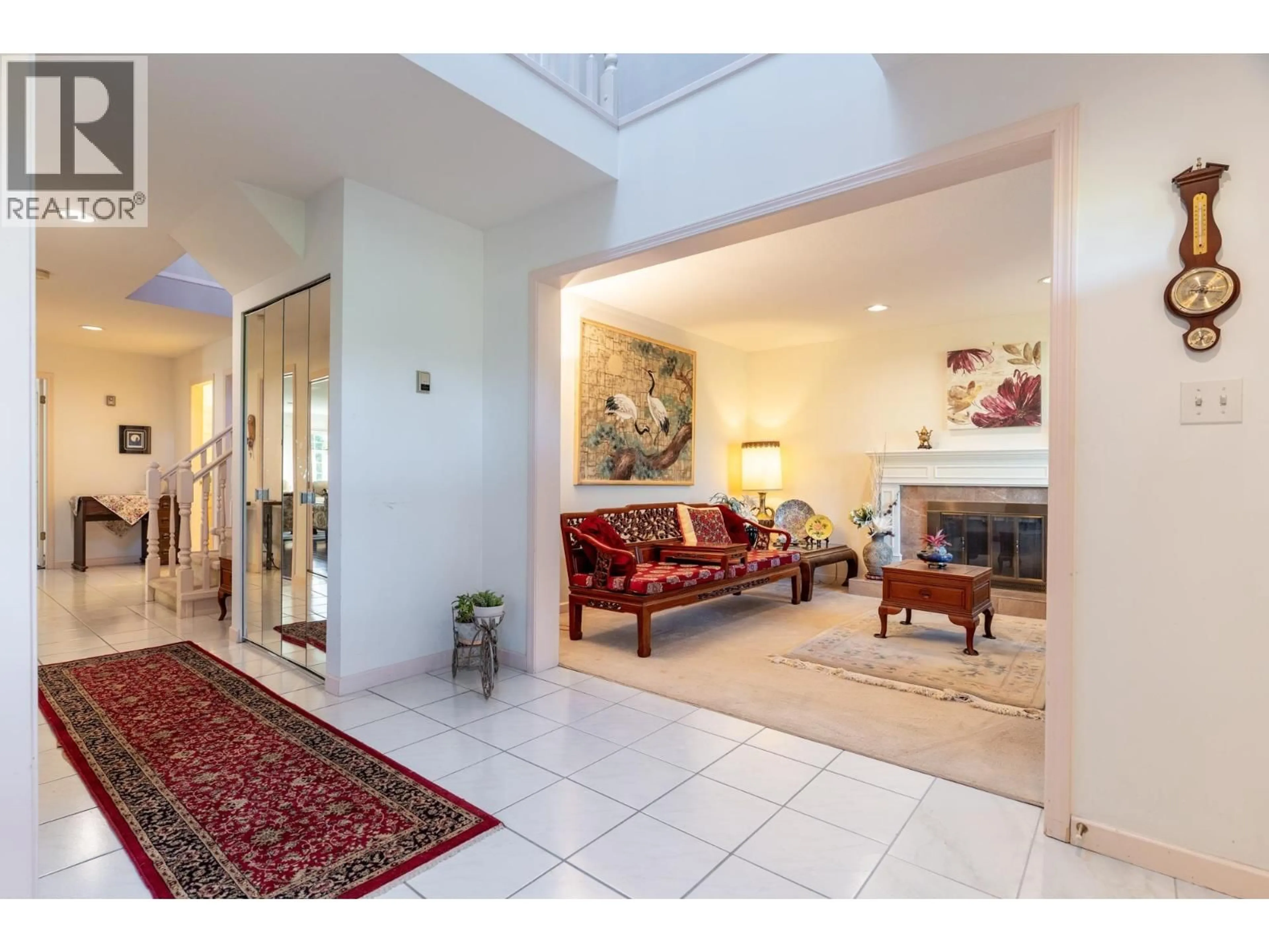 Indoor foyer for 9708 RAILWAY AVENUE, Richmond British Columbia V7E2B7
