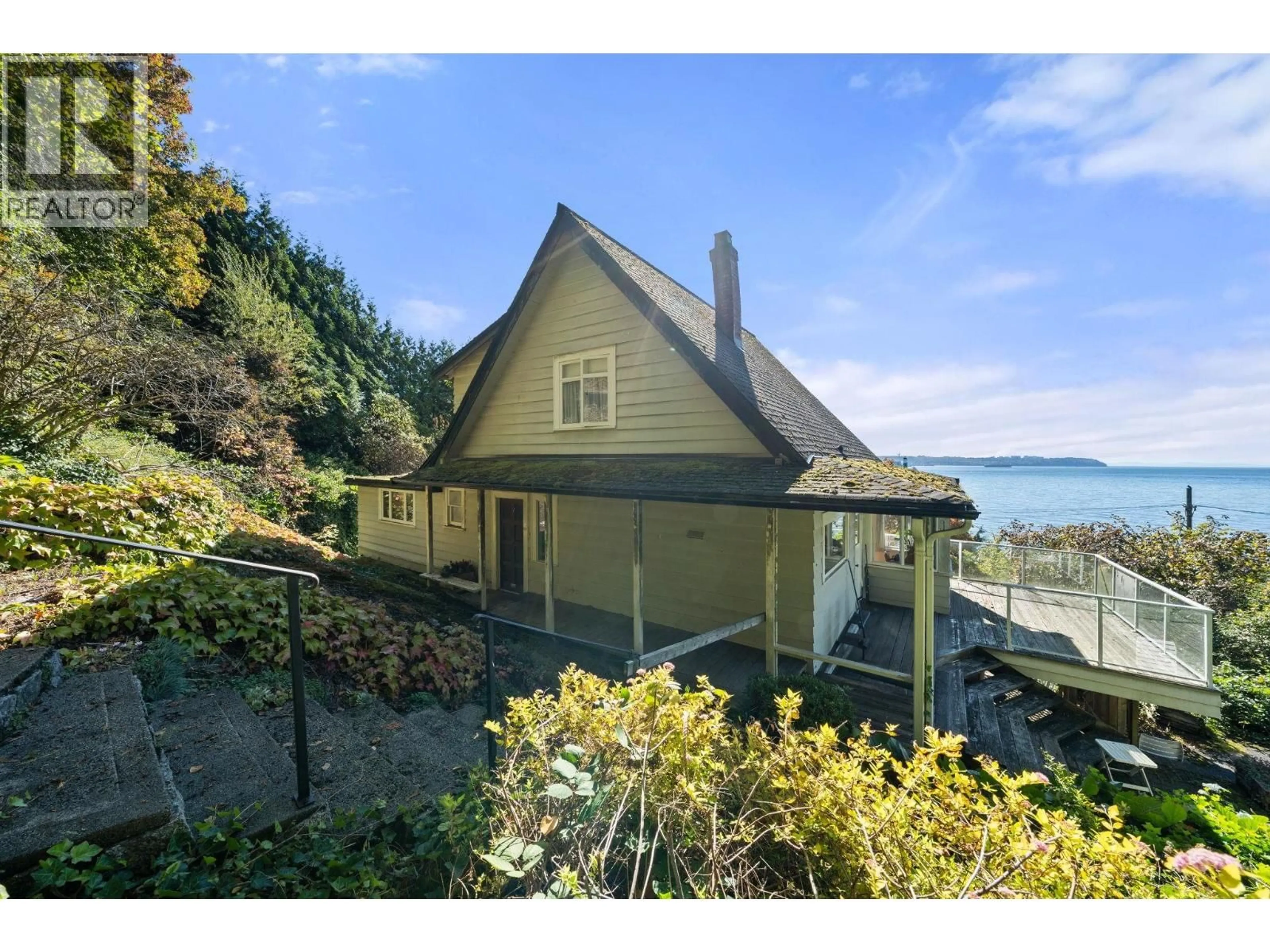 A pic from outside/outdoor area/front of a property/back of a property/a pic from drone, water/lake/river/ocean view for 3721 SUNSET LANE, West Vancouver British Columbia V7V1N3