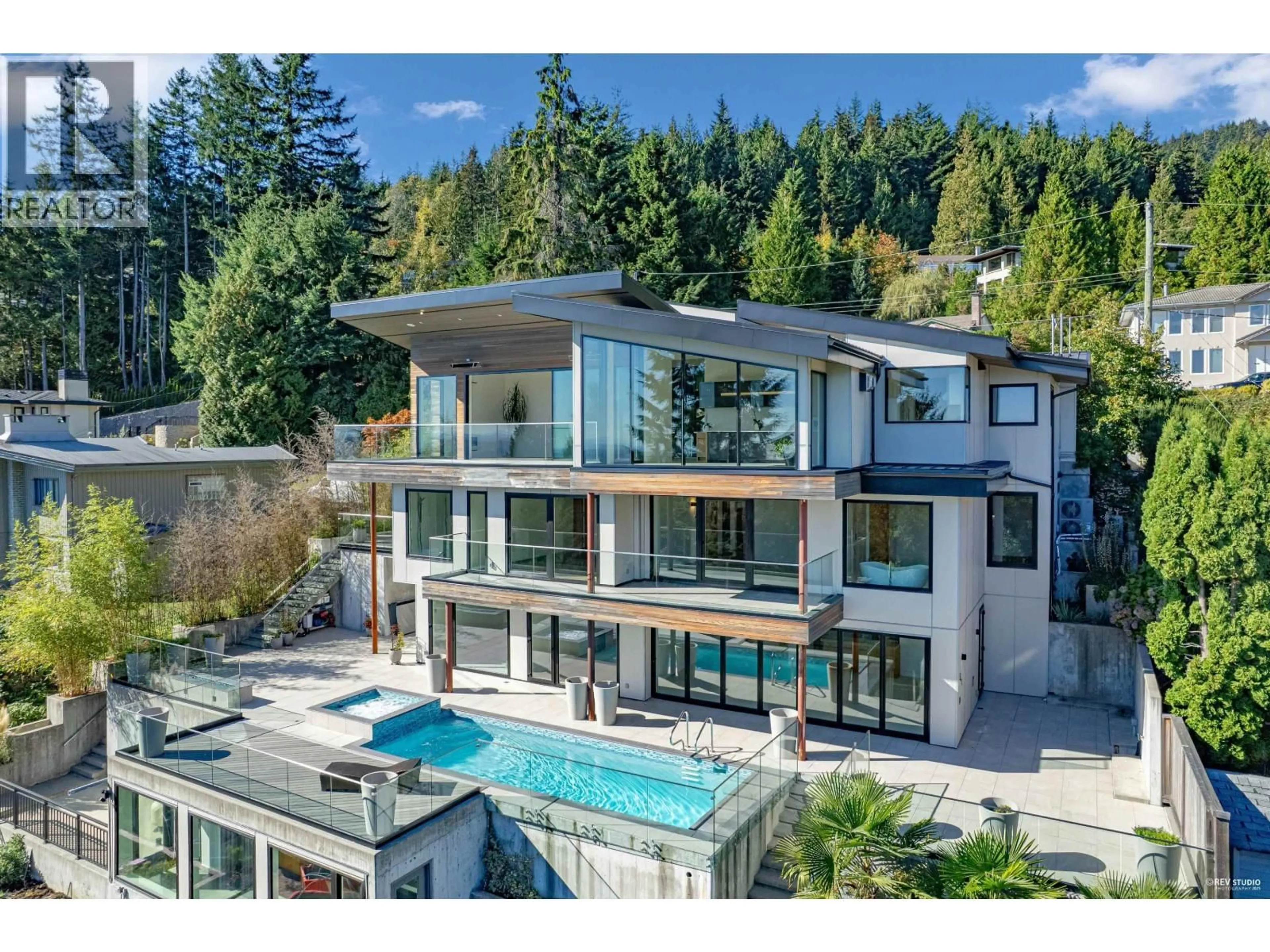 A pic from outside/outdoor area/front of a property/back of a property/a pic from drone, water/lake/river/ocean view for 535 CRAIGMOHR DRIVE, West Vancouver British Columbia V7S1W8