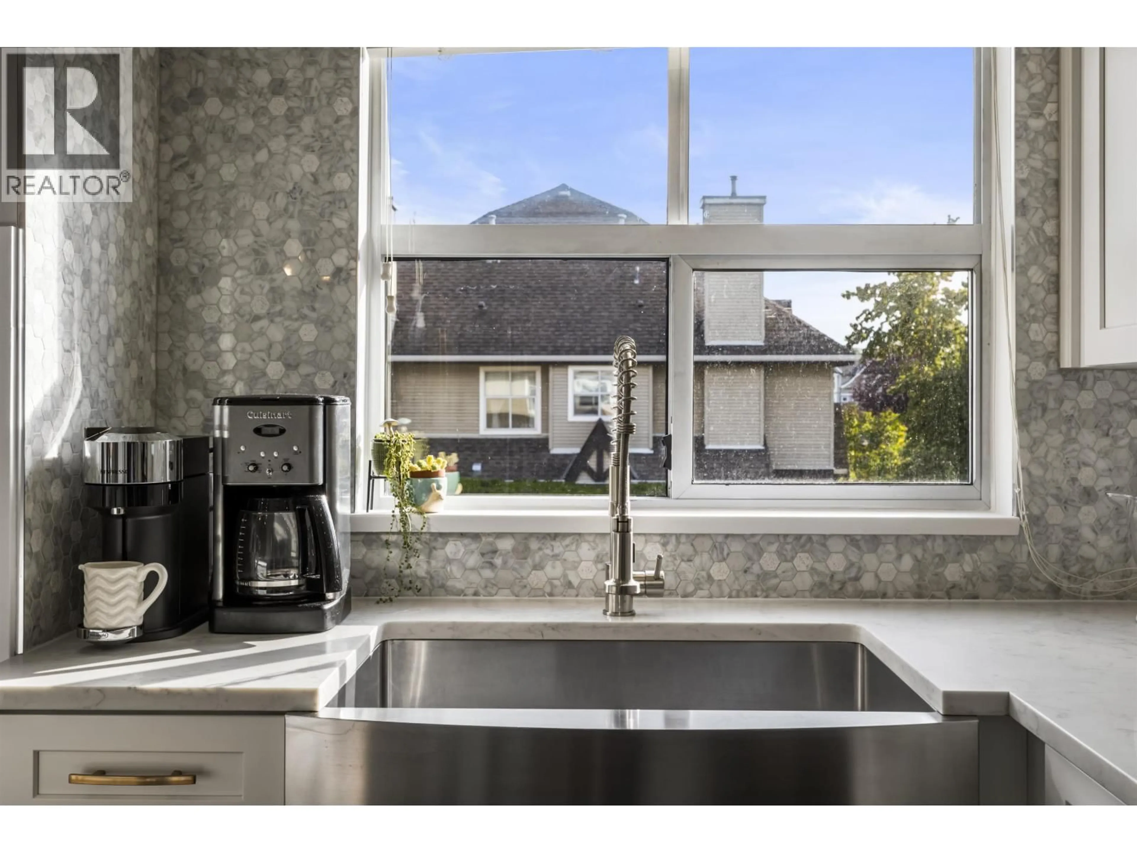 Contemporary kitchen, unknown for 74 - 12099 237 STREET, Maple Ridge British Columbia V4R2C3