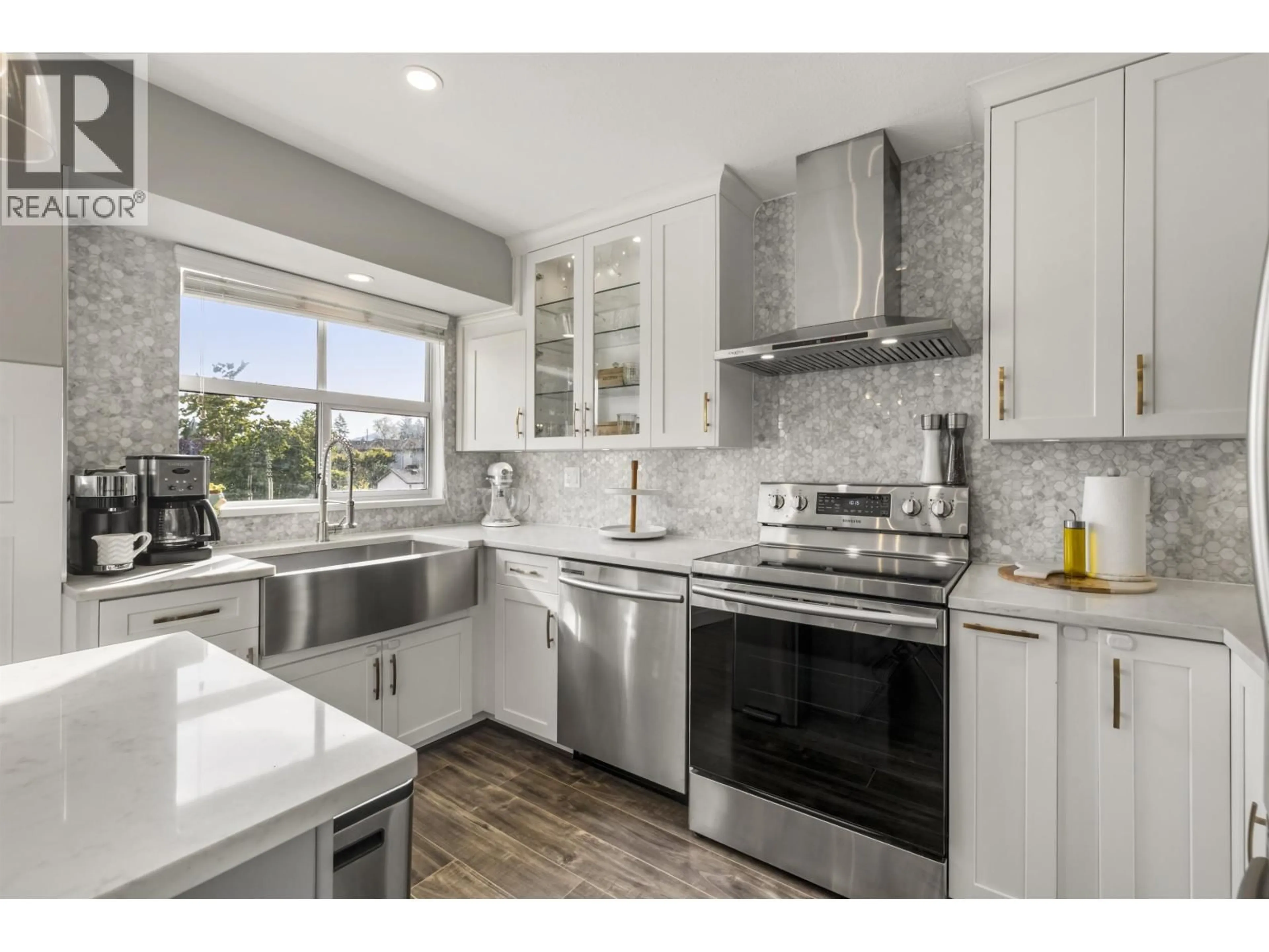 Open concept kitchen, ceramic/tile floor for 74 - 12099 237 STREET, Maple Ridge British Columbia V4R2C3