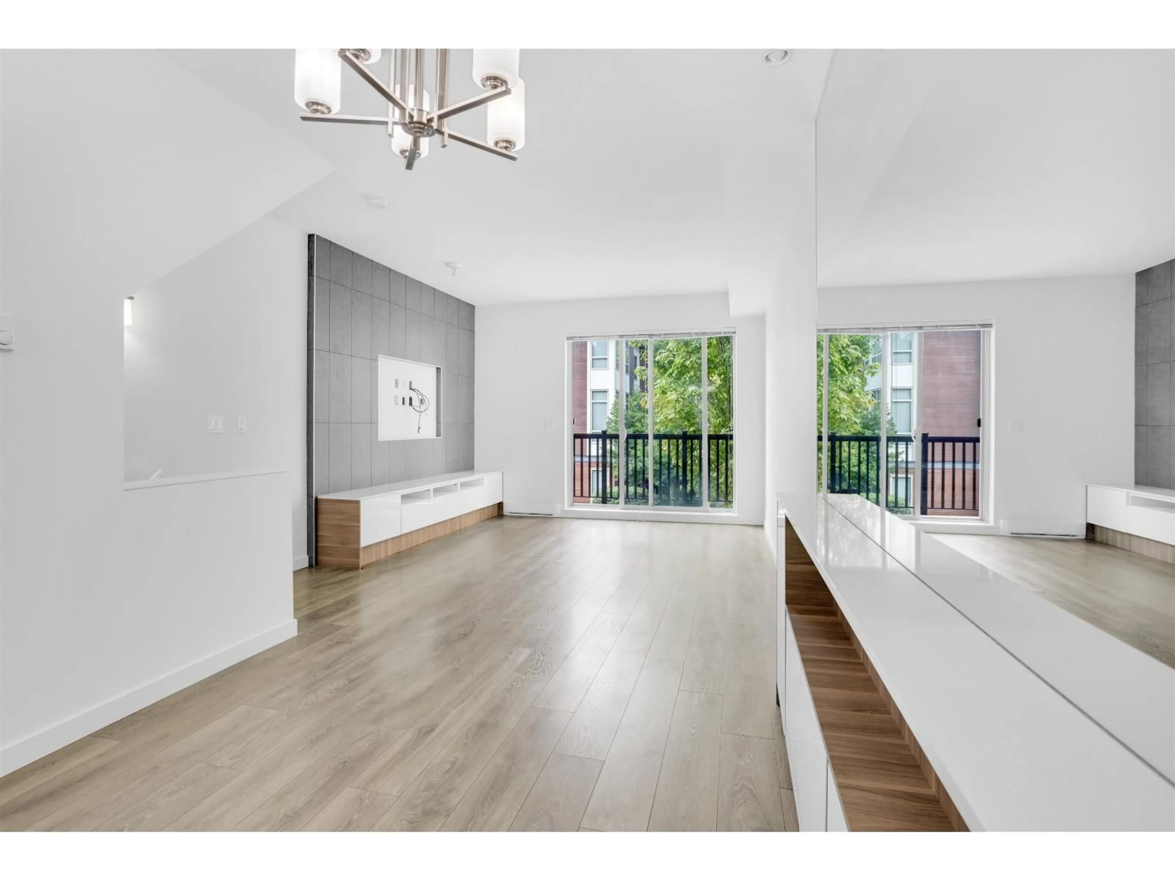 Unknown for 10 - 8473 163, Surrey British Columbia V4N6M7