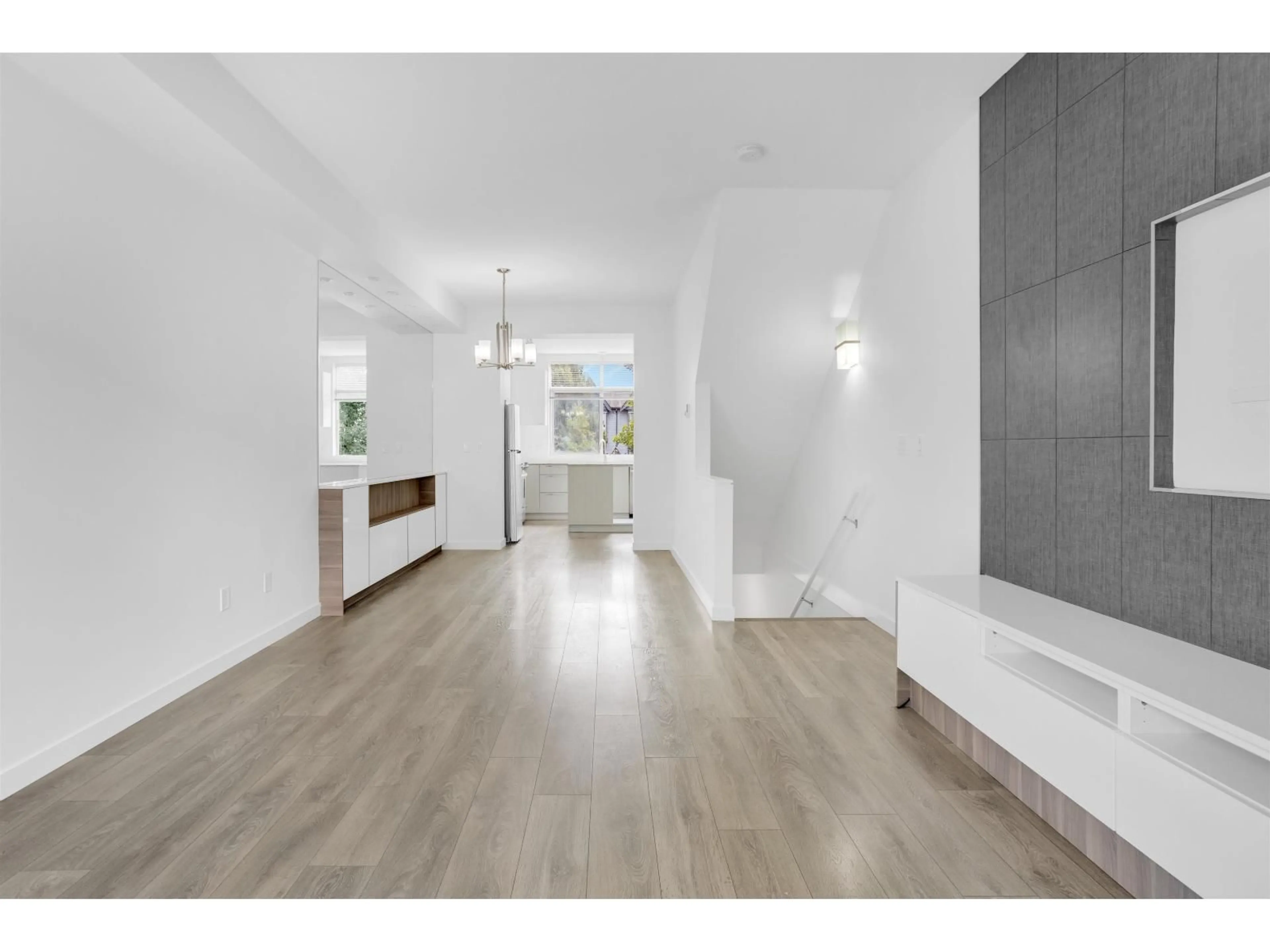 A pic of a room for 10 - 8473 163, Surrey British Columbia V4N6M7