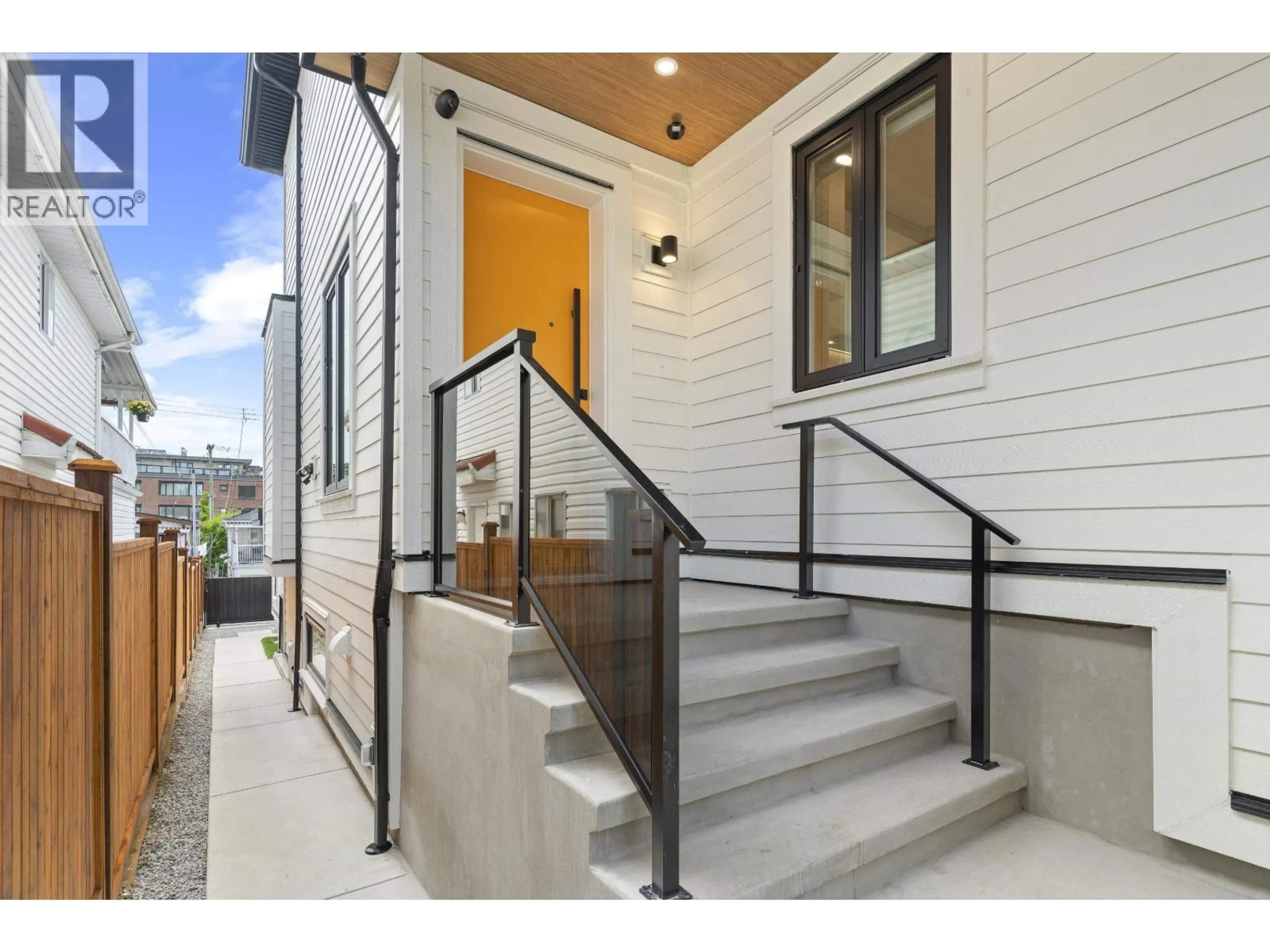 Unknown for 2 - 4257 BEATRICE STREET, Vancouver British Columbia V5N4H9