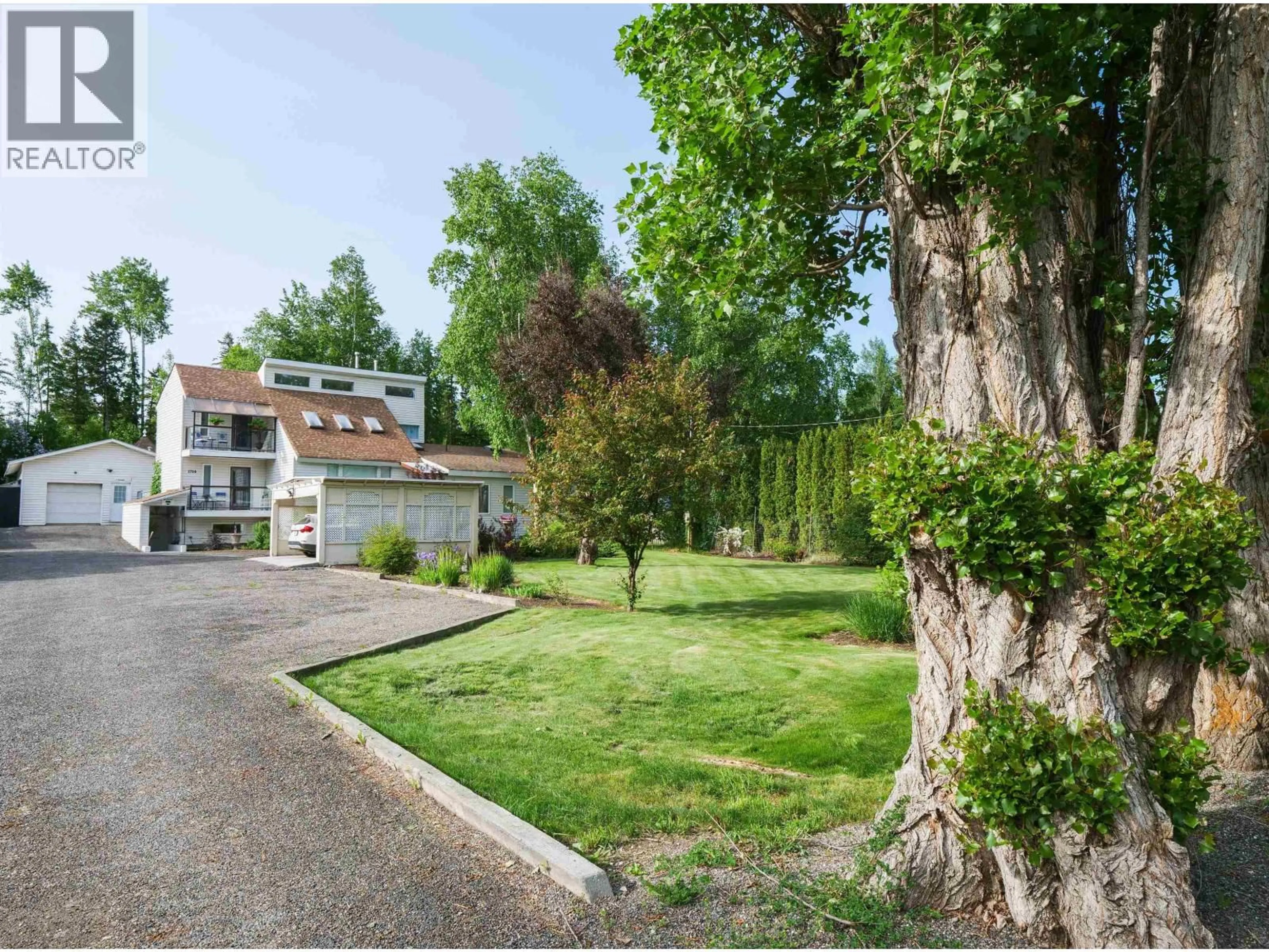 A pic from outside/outdoor area/front of a property/back of a property/a pic from drone, street for 1750 BEACH CRESCENT, Quesnel British Columbia V2J4J6