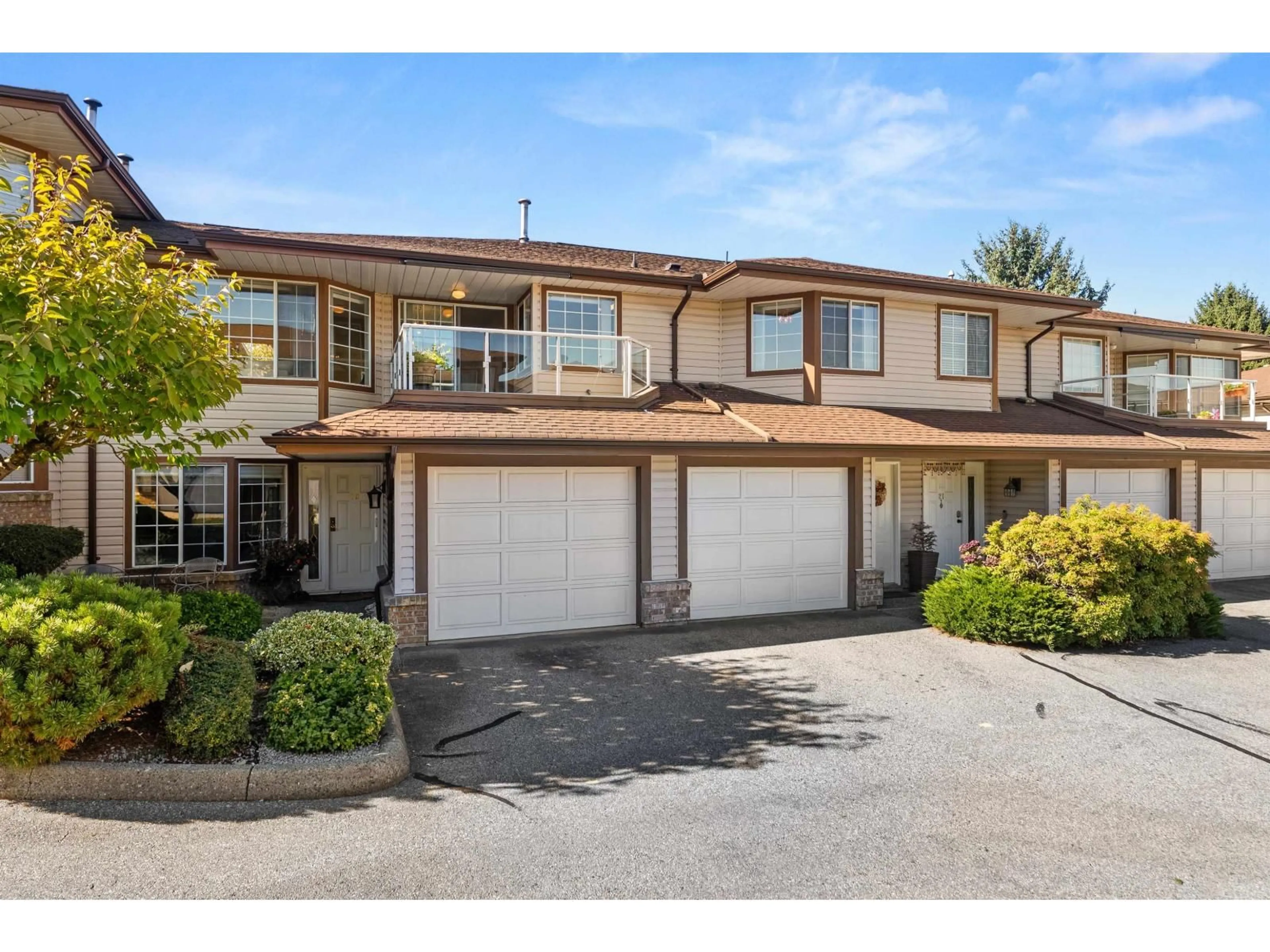 A pic from outside/outdoor area/front of a property/back of a property/a pic from drone, street for 20 - 32659 GEORGE FERGUSON, Abbotsford British Columbia V2T4E4