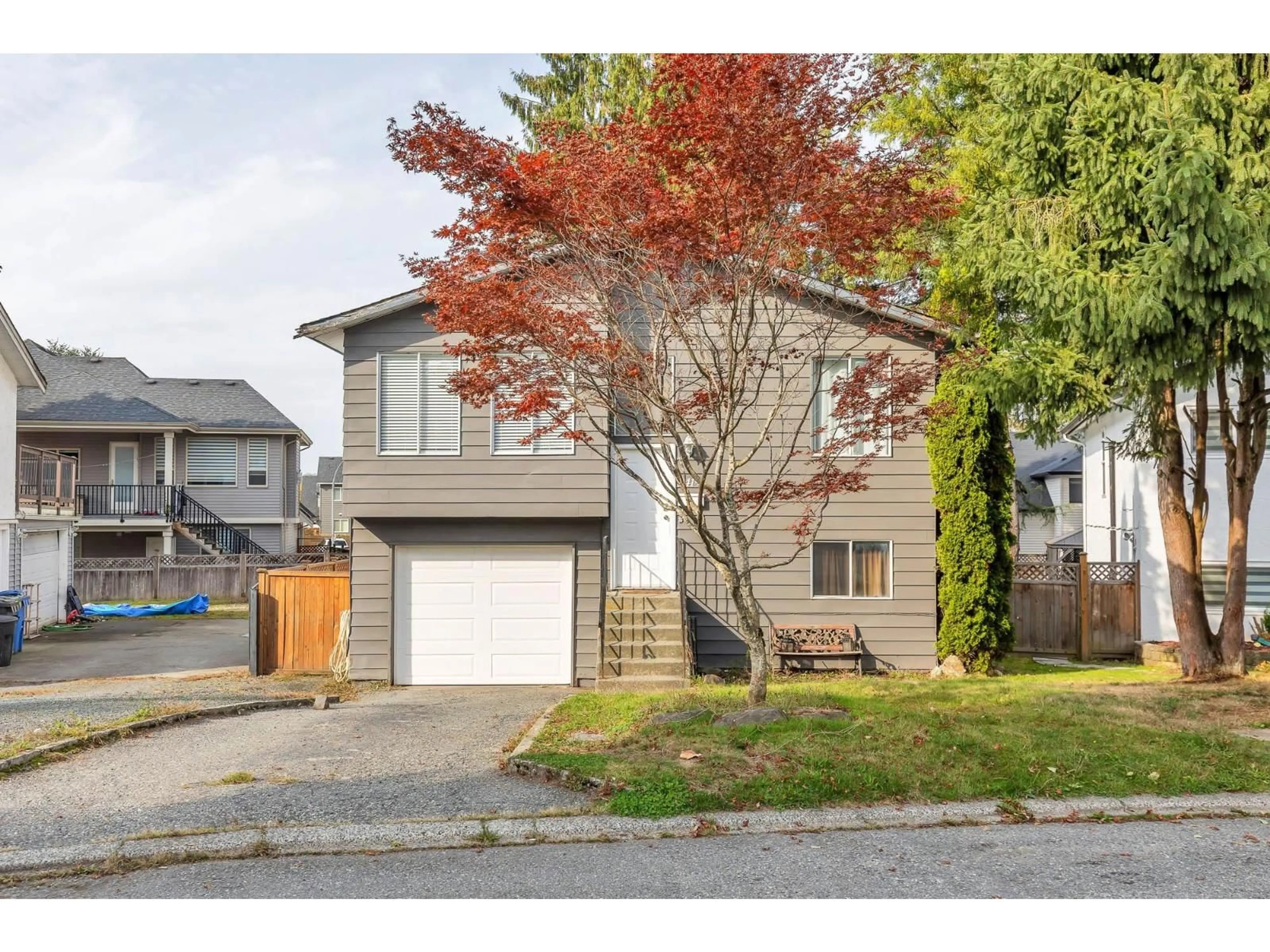 Home with vinyl exterior material, street for 3419 JUNIPER, Abbotsford British Columbia V2S7V2